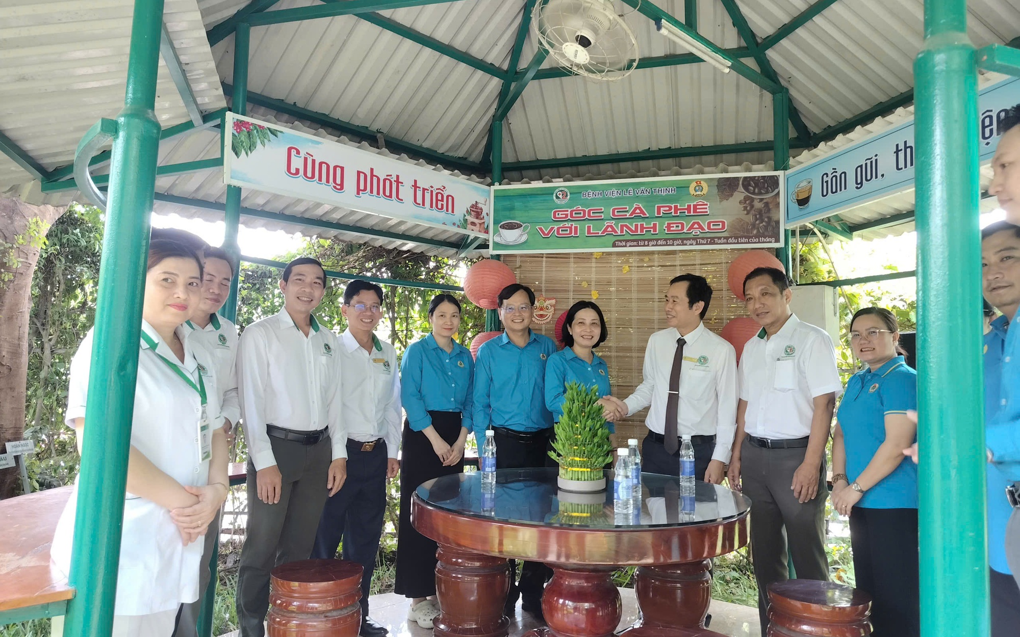 Từ góc cà phê cùng lãnh đạo đến những cuộc đối thoại cởi mở, chân tình