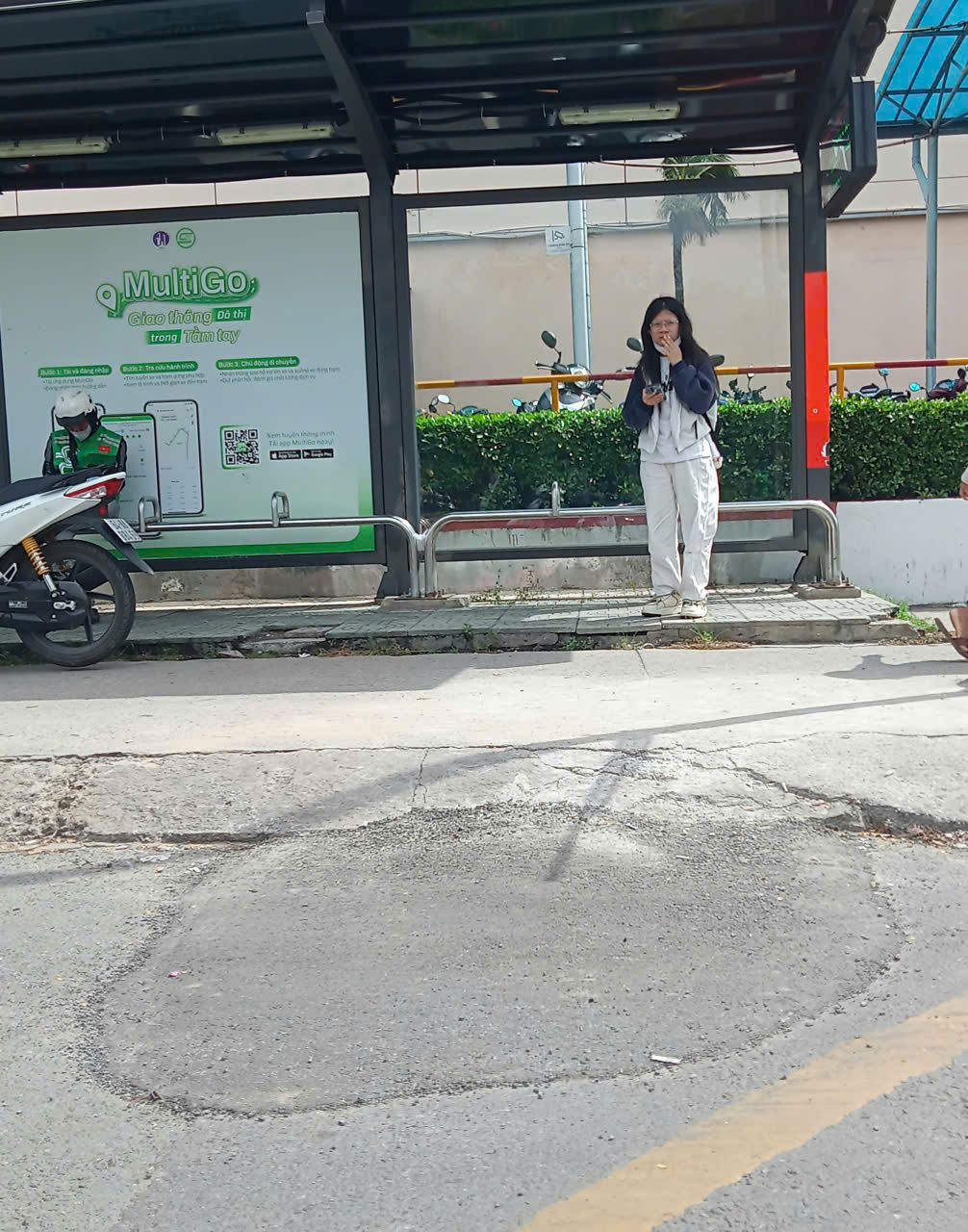 Phản hồi: Tr&aacute;m hố tr&ecirc;n đường - Ảnh 1.