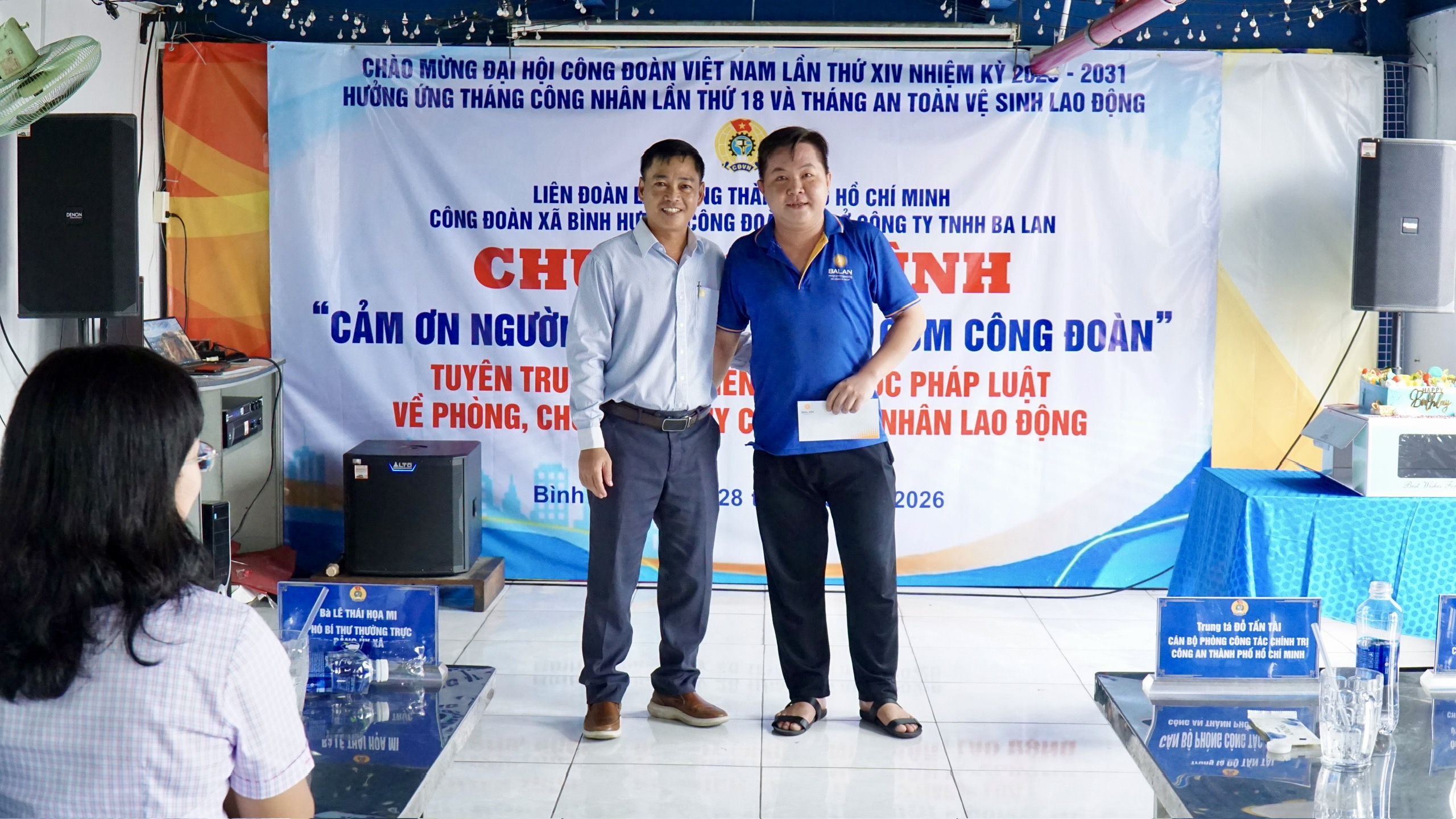 Xã Bình Hưng, TPHCM: Công nhân ấm lòng với “Bữa cơm Công đoàn” - Ảnh 8.