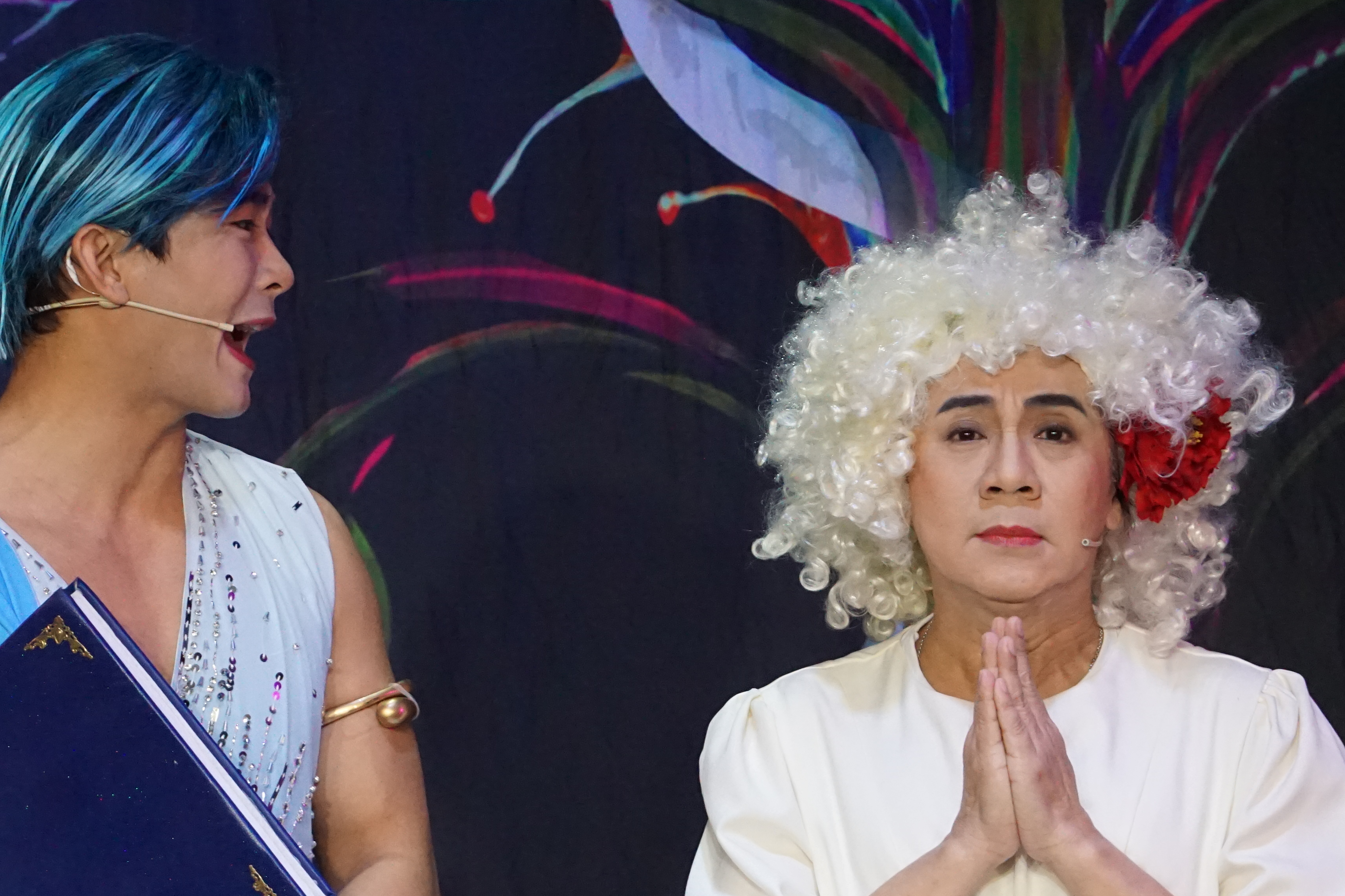 "Thi&ecirc;n Đường Promax": Khi s&acirc;n khấu đặt c&acirc;u hỏi về hạnh ph&uacute;c trong thời mọi thứ đều c&oacute; thể đo đếm - Ảnh 1.