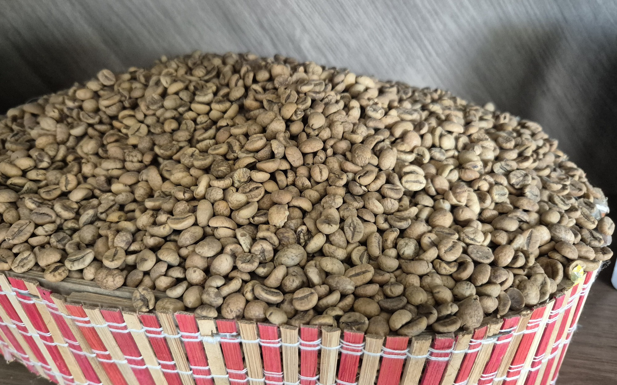 Giá cà phê hôm nay 30-5: Arabica lao dốc; người Việt uống cà phê nhiều hơn - Ảnh 1.
