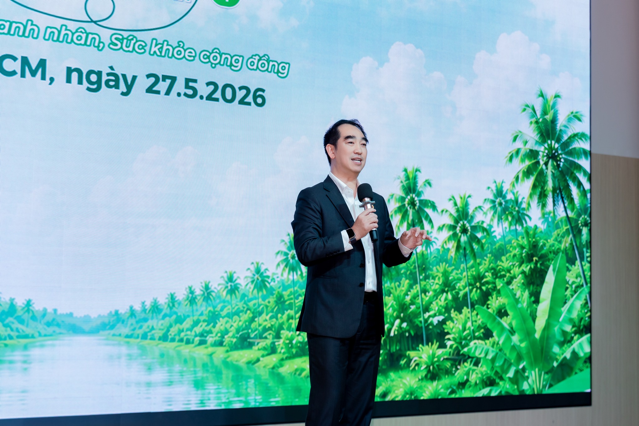 Người cao tuổi, người yếu thế v&ugrave;ng Đất Mũi được kh&aacute;m bệnh, đi &ldquo;si&ecirc;u thị 0 đồng&rdquo; - Ảnh 1.