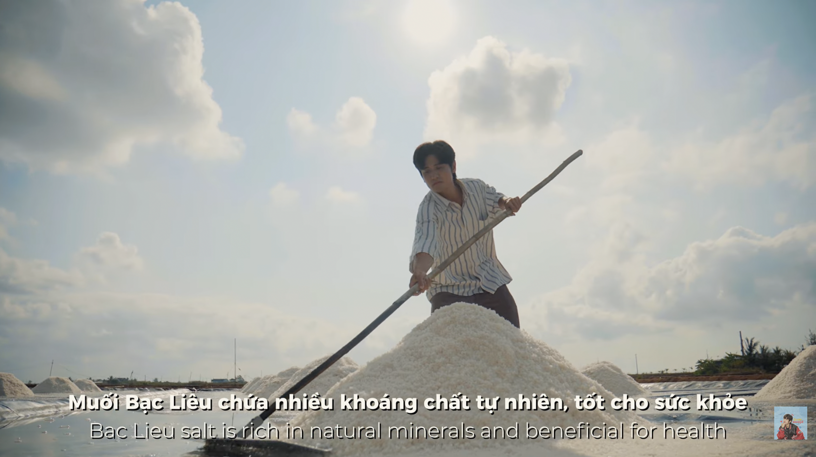 Vlogger Quan Kh&ocirc;ng Gờ mang miền T&acirc;y l&ecirc;n YouTube bằng những khung h&igrave;nh điện ảnh  - Ảnh 29.
