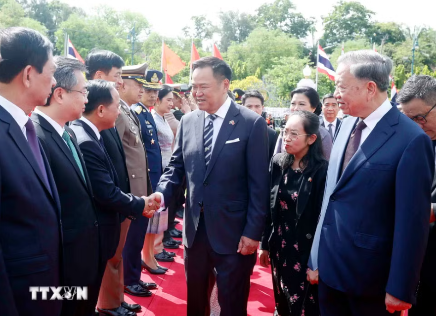 Lễ đ&oacute;n Tổng B&iacute; thư, Chủ tịch nước T&ocirc; L&acirc;m v&agrave; Phu nh&acirc;n thăm ch&iacute;nh thức Vương quốc Th&aacute;i Lan - Ảnh 10.