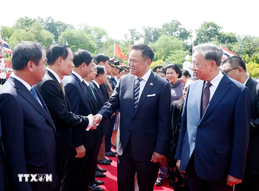 Lễ đ&oacute;n Tổng B&iacute; thư, Chủ tịch nước T&ocirc; L&acirc;m v&agrave; Phu nh&acirc;n thăm ch&iacute;nh thức Vương quốc Th&aacute;i Lan - Ảnh 12.