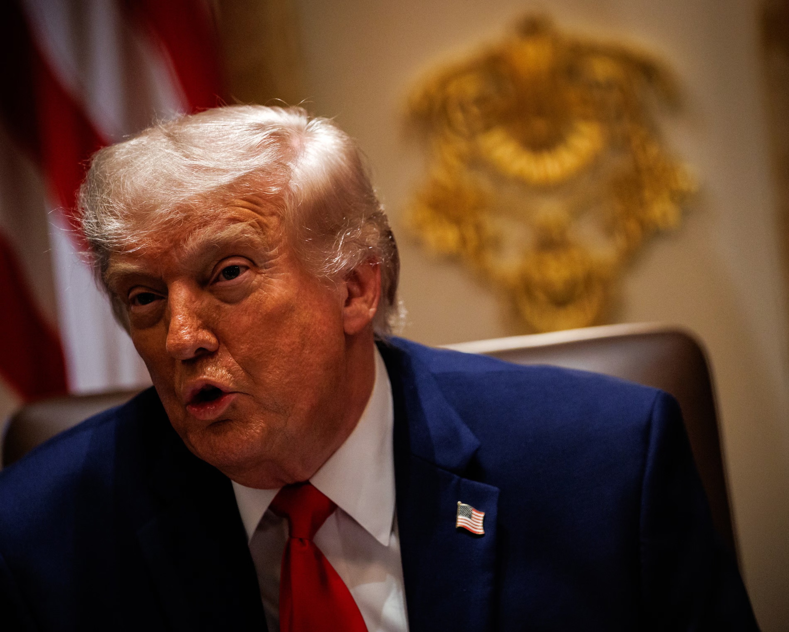Tổng thống Donald Trump buông lời đe dọa quân sự chưa từng có nhằm vào Oman - Ảnh 1.