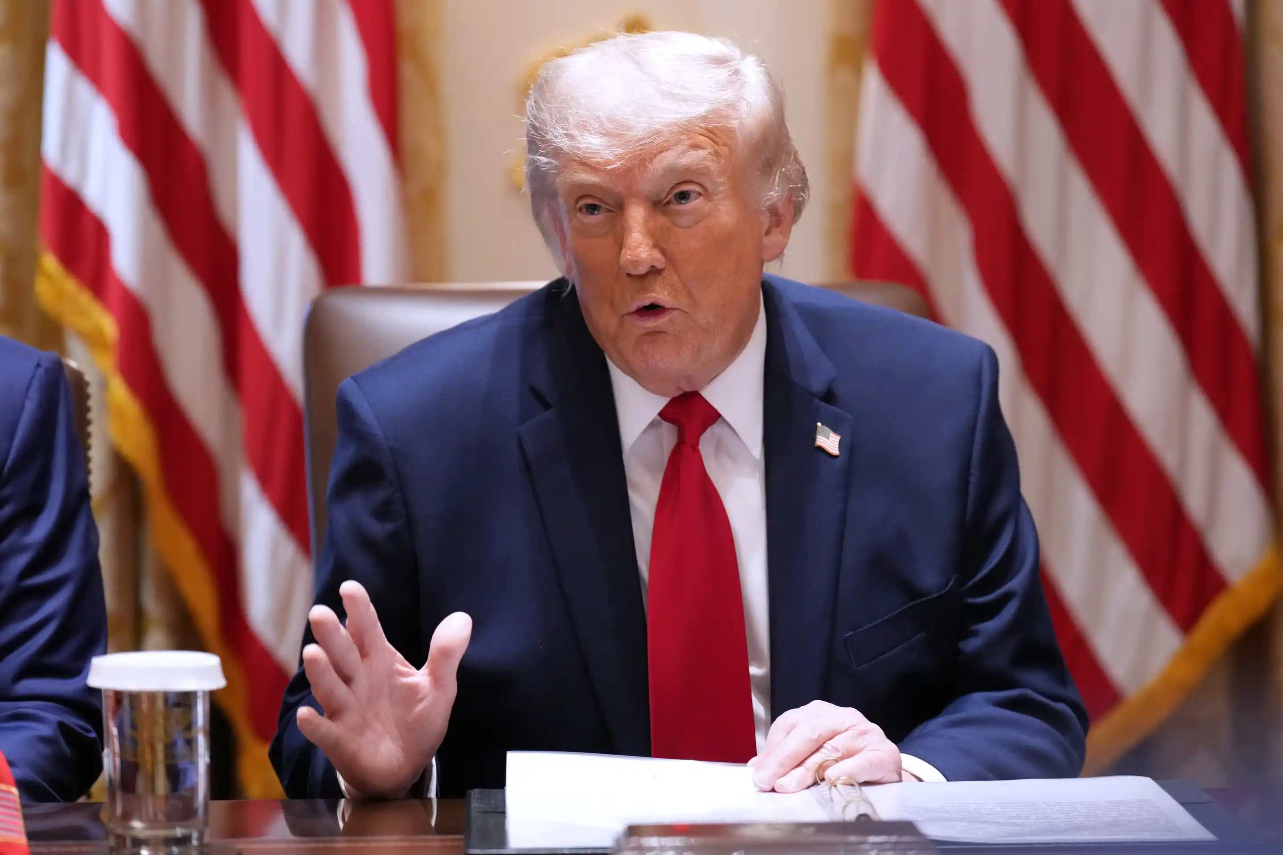 &Ocirc;ng Donald Trump dội g&aacute;o nước lạnh l&ecirc;n đề xuất của Nga về uranium Iran - Ảnh 1.