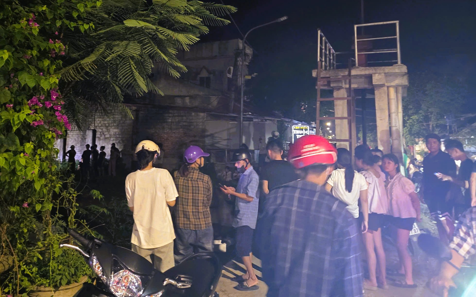 Phát hiện thi thể bé gái 8 tuổi trôi trên kênh