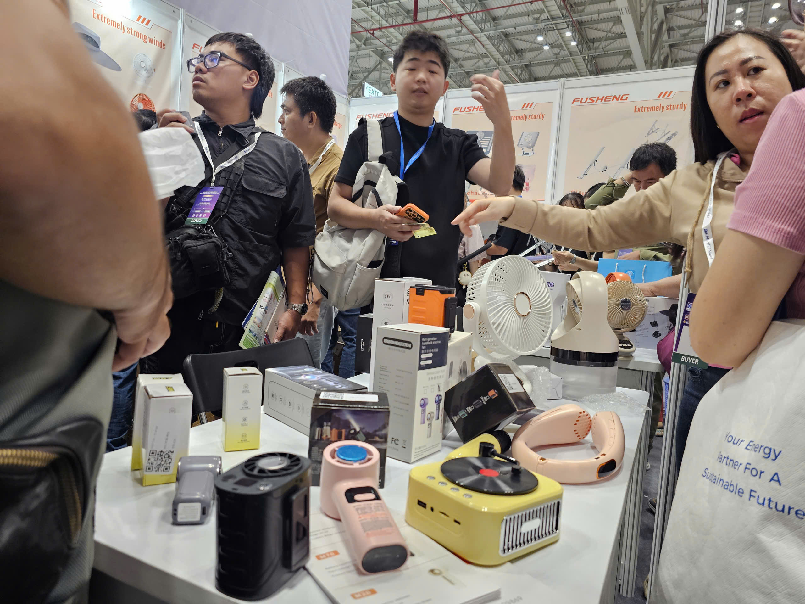 Robot v&agrave; đồ c&ocirc;ng nghệ Trung Quốc gi&aacute; rẻ Nổi bật tại Triển l&atilde;m TPHCM 2026 - Ảnh 4.