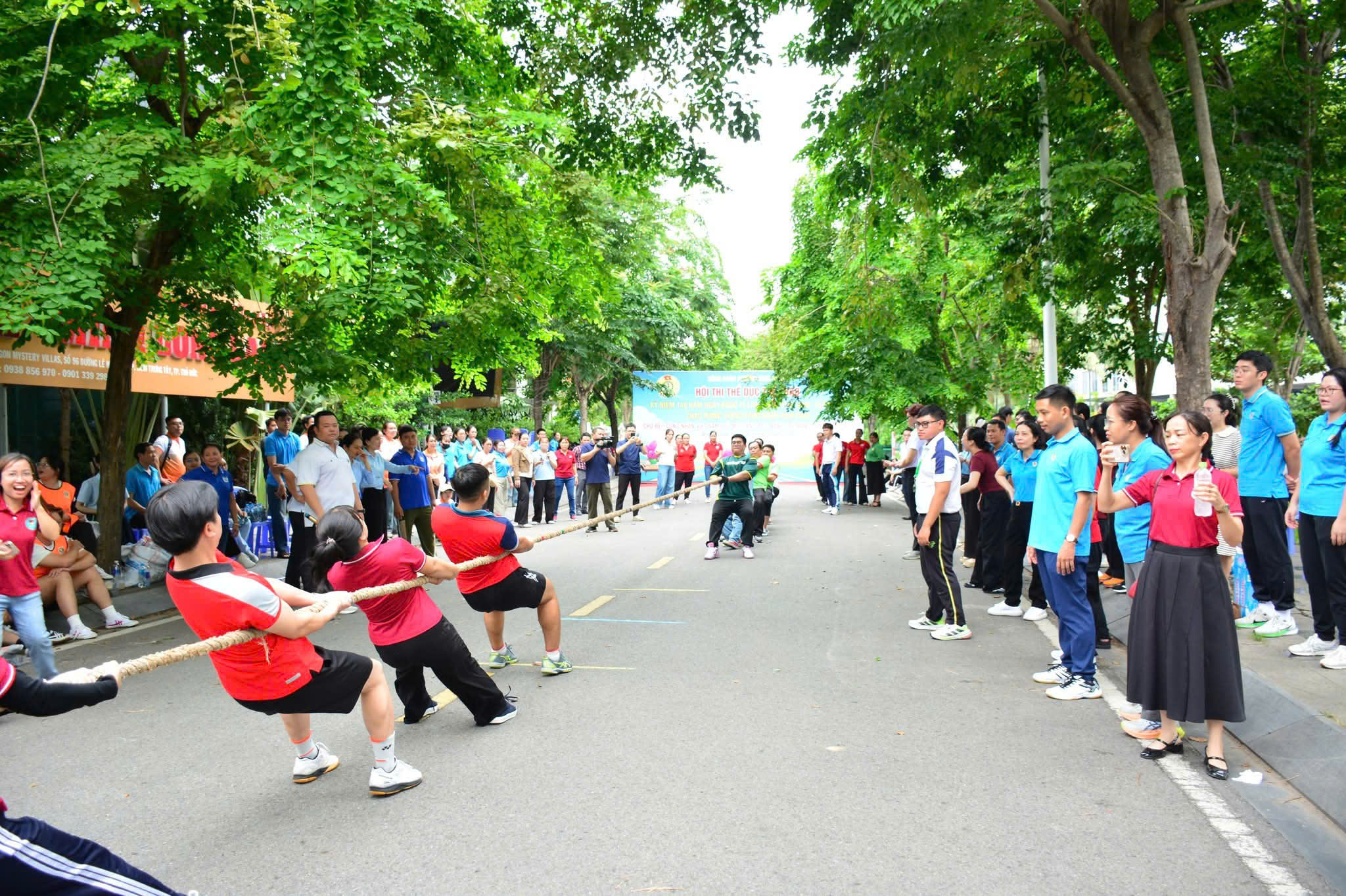 Nhiều s&acirc;n chơi hấp dẫn gi&uacute;p người lao động r&egrave;n luyện sức khỏe - Ảnh 3.