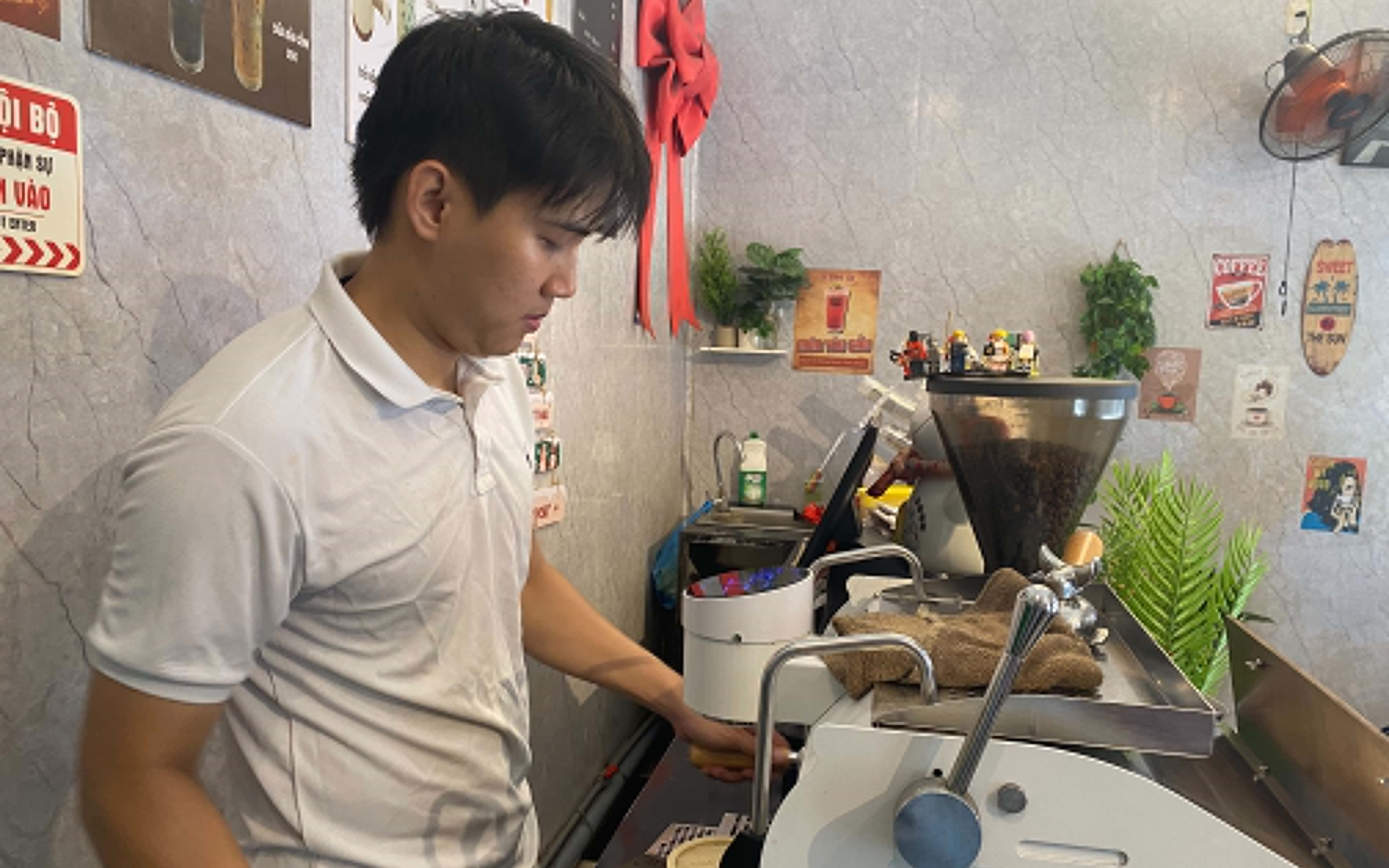 Các hàng quán, hộ kinh doanh ở Đà Nẵng giải bài toán tiền điện mùa nắng nóng
