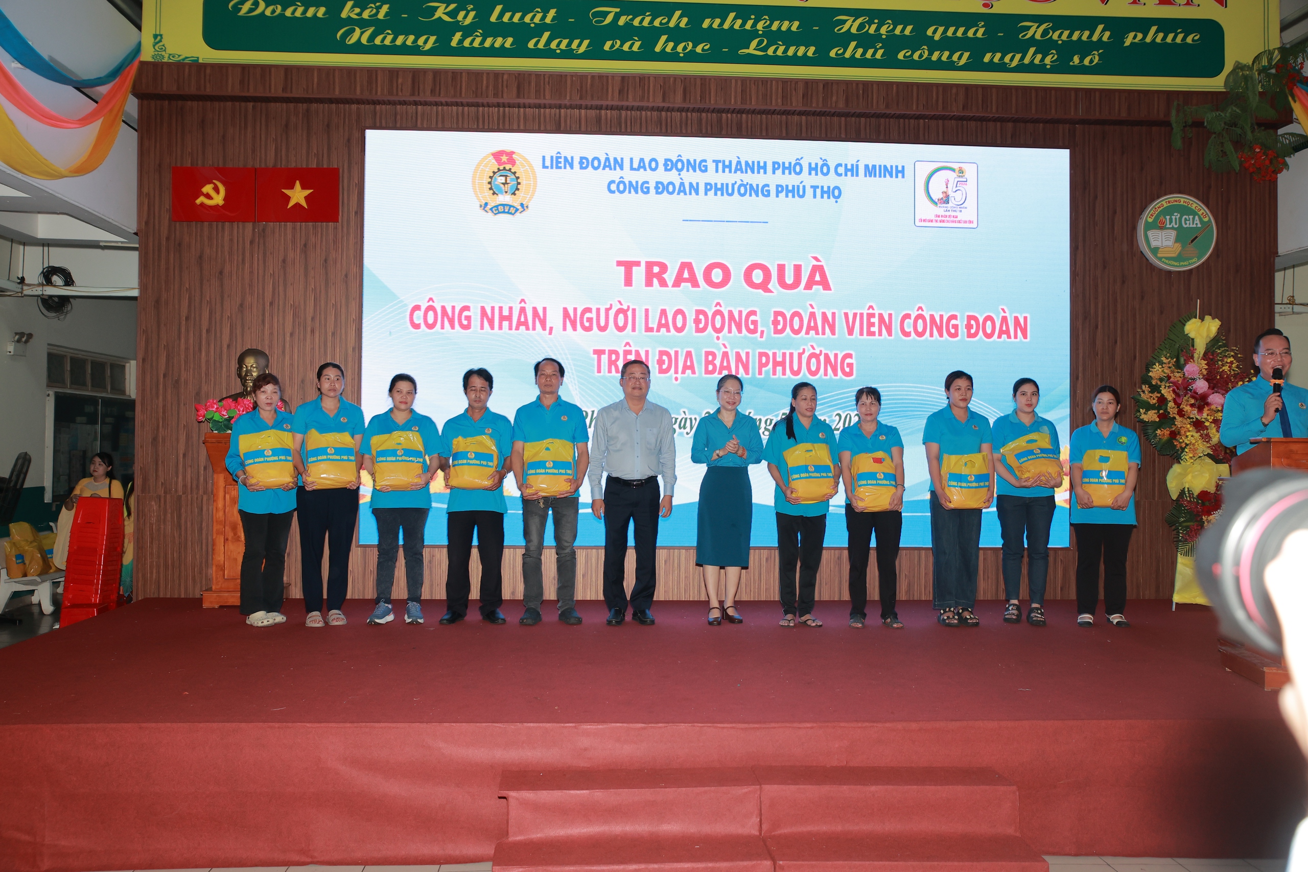 Phường Ph&uacute; Thọ, TPHCM: S&ocirc;i nổi "Ng&agrave;y hội c&ocirc;ng nh&acirc;n &ndash; Ấm &aacute;p nghĩa t&igrave;nh" năm 2026 - Ảnh 4.