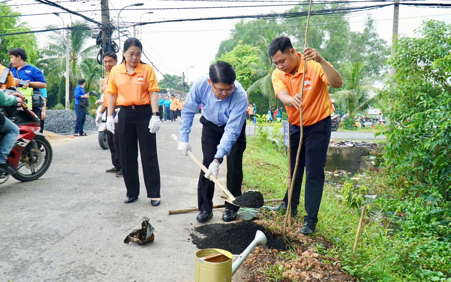 Xã Bình Chánh, TPHCM: Người dân hào hứng hưởng ứng Tết trồng cây
