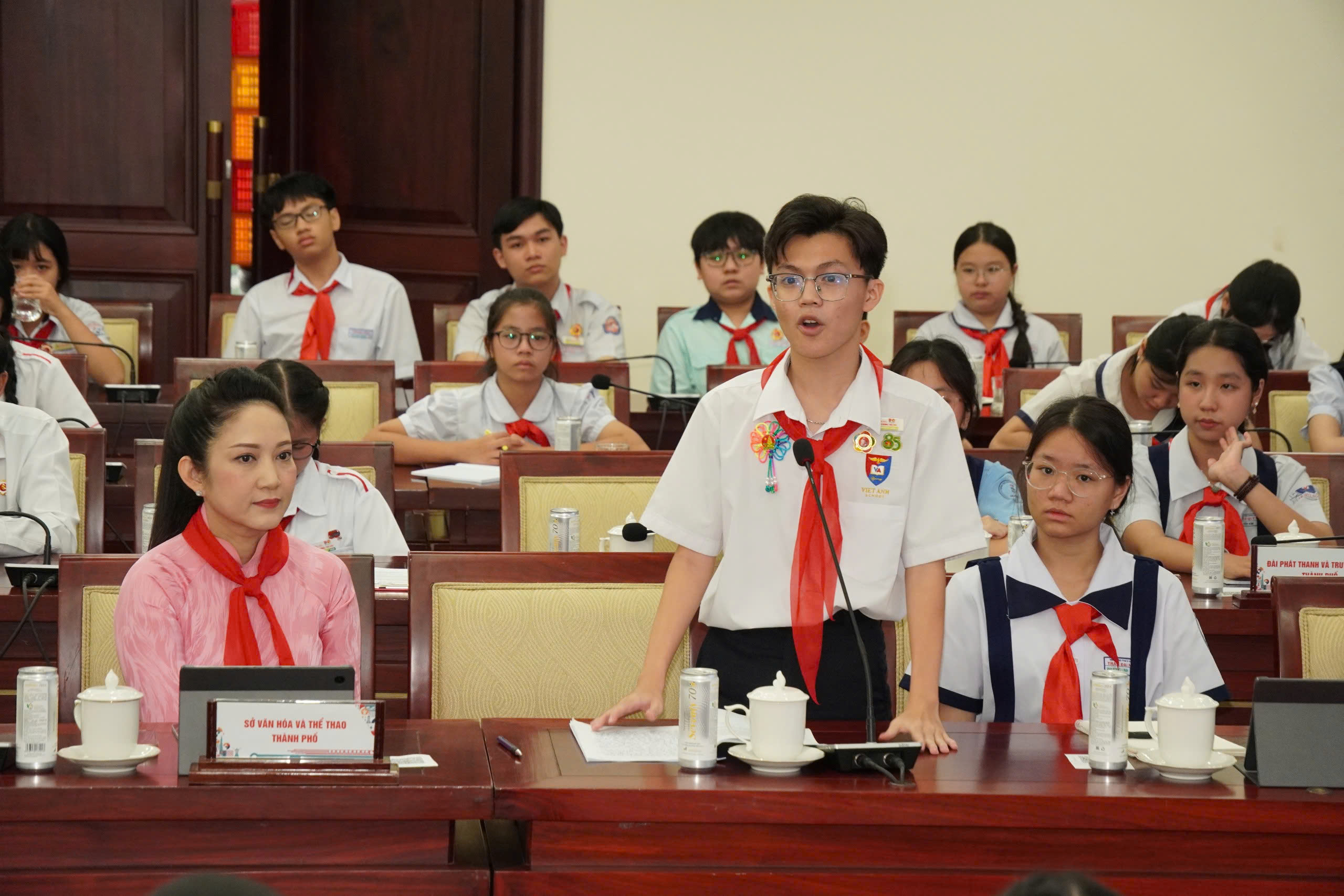 L&atilde;nh đạo TPHCM gặp gỡ, lắng nghe thiếu nhi - Ảnh 2.