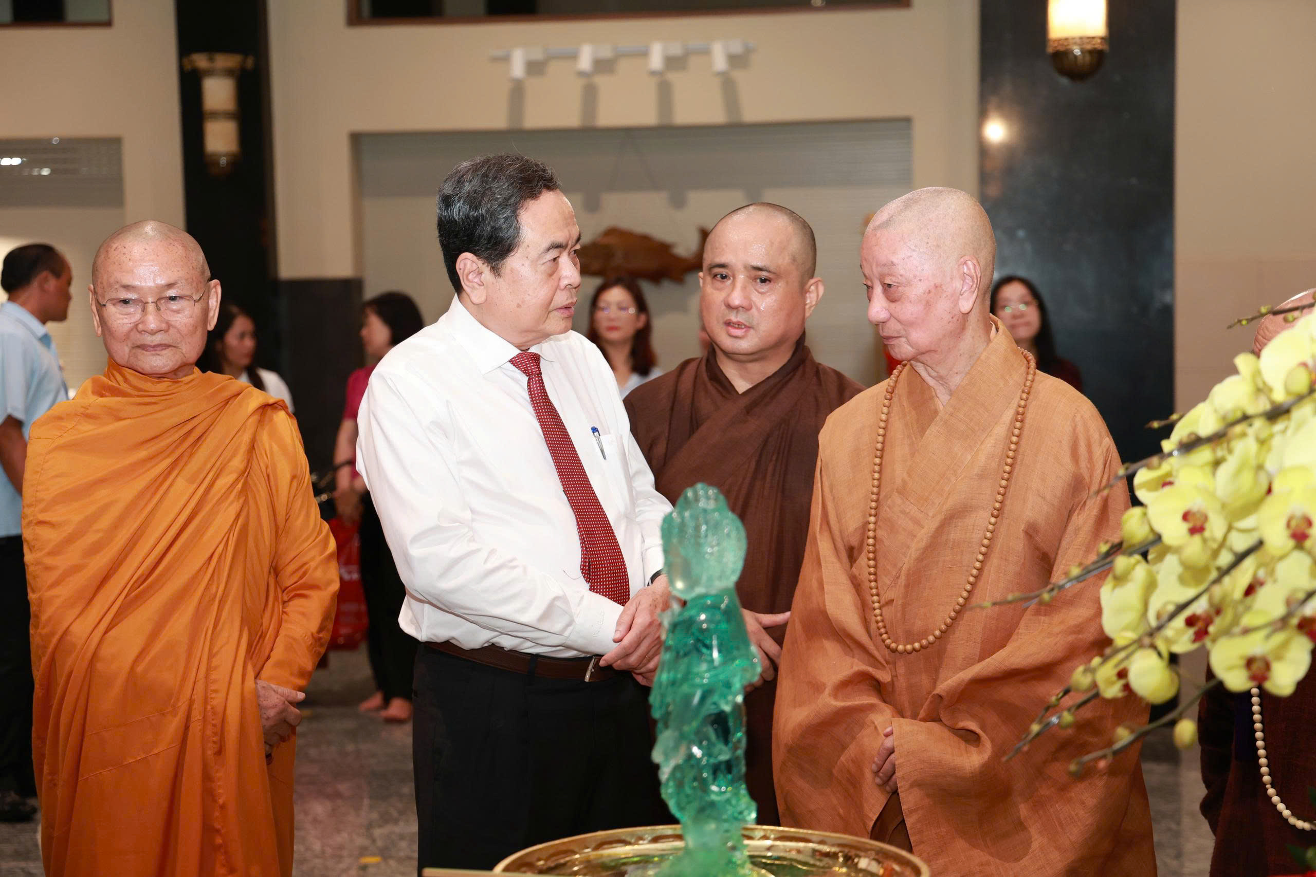 Phật gi&aacute;o Việt Nam lu&ocirc;n đồng h&agrave;nh với d&acirc;n tộc - Ảnh 1.
