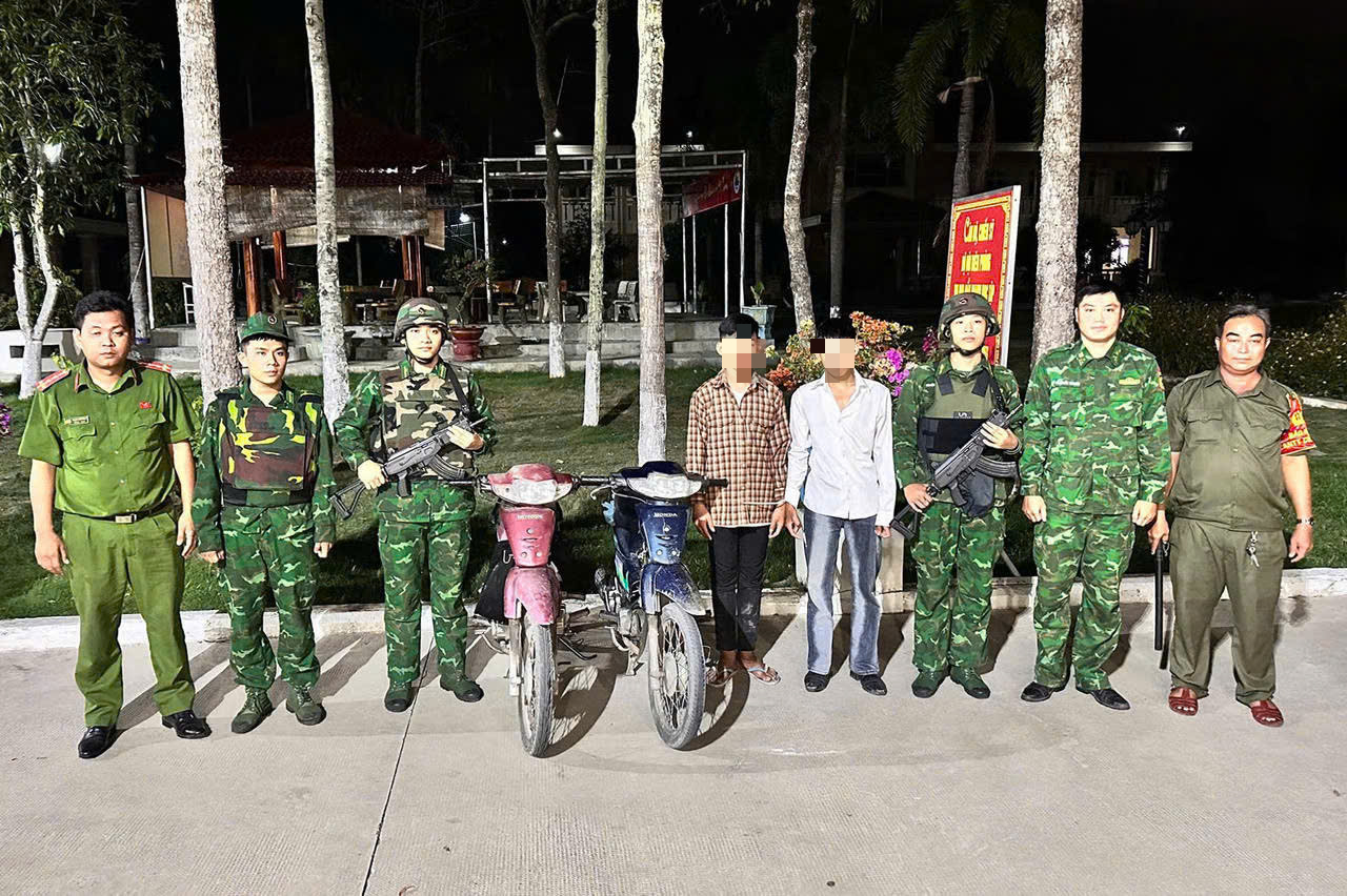 Hai thiếu niên bị bắt vì trộm xe mô tô tại biên giới Tây Ninh - Ảnh 1.