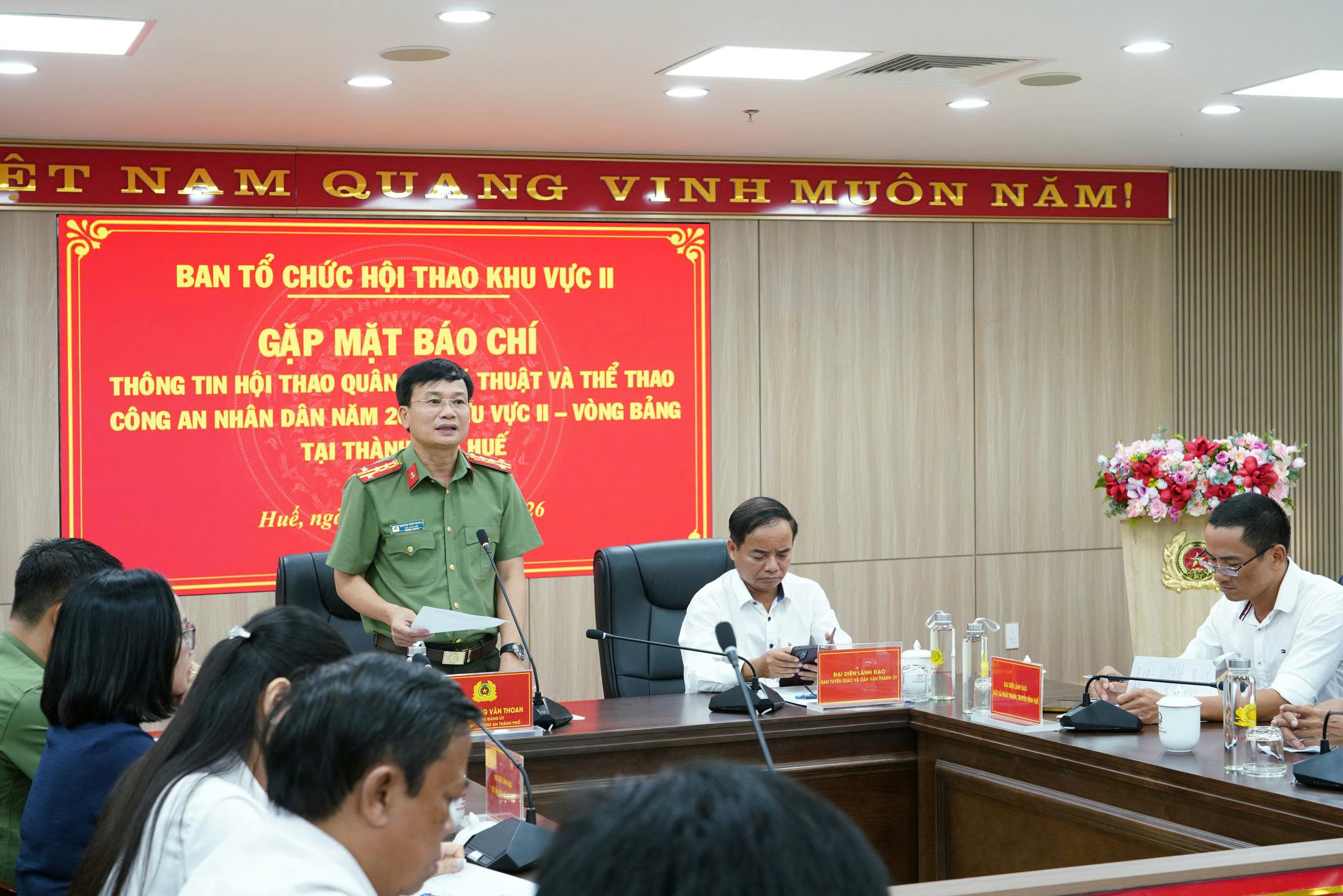 Người dân có thể chụp ảnh với kỵ binh tại hội thao quân sự, võ thuật 2026 ở Huế - Ảnh 1.