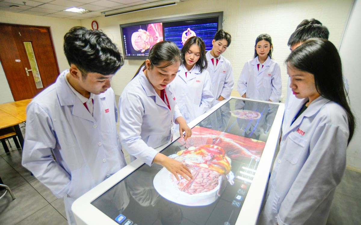 Một trường ĐH đầu tư nhà thuốc, bệnh viện để sinh viên học tập