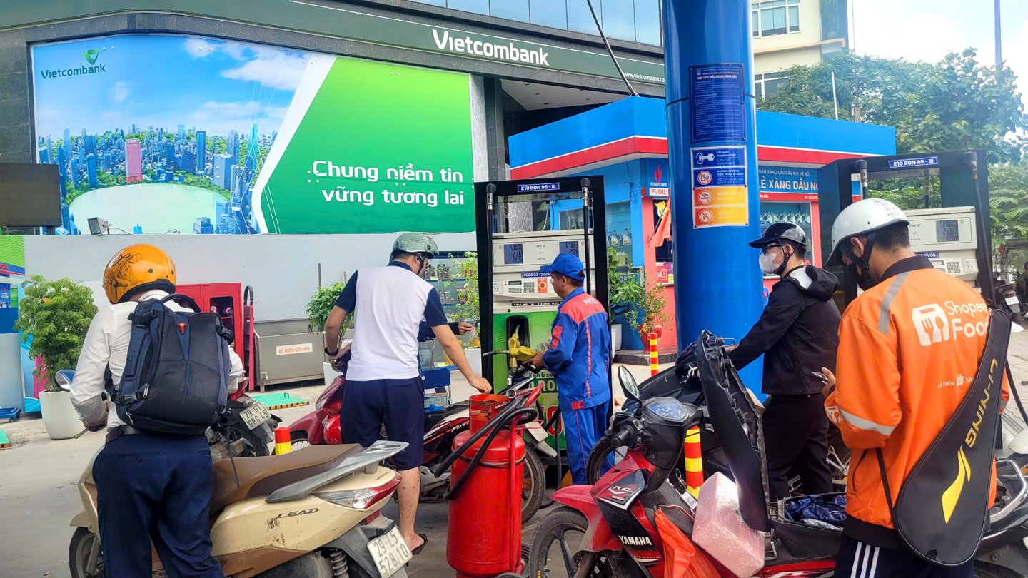 Bán xăng E10 trên toàn quốc, những diễn biến mới nhất - Ảnh 1.