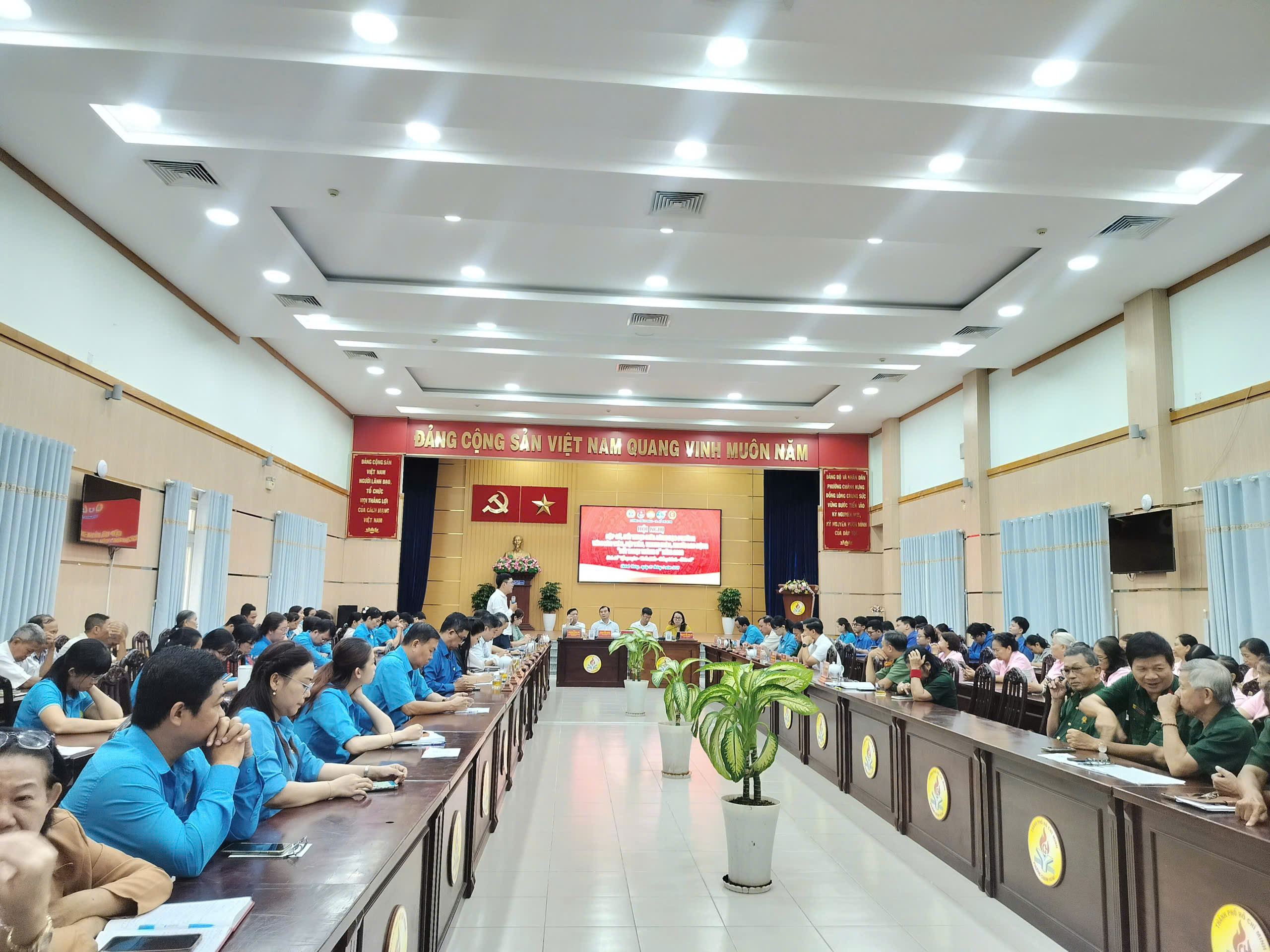 Xử l&yacute; nợ BHXH, gi&uacute;p người lao động tiếp cận an sinh tốt hơn - Ảnh 1.