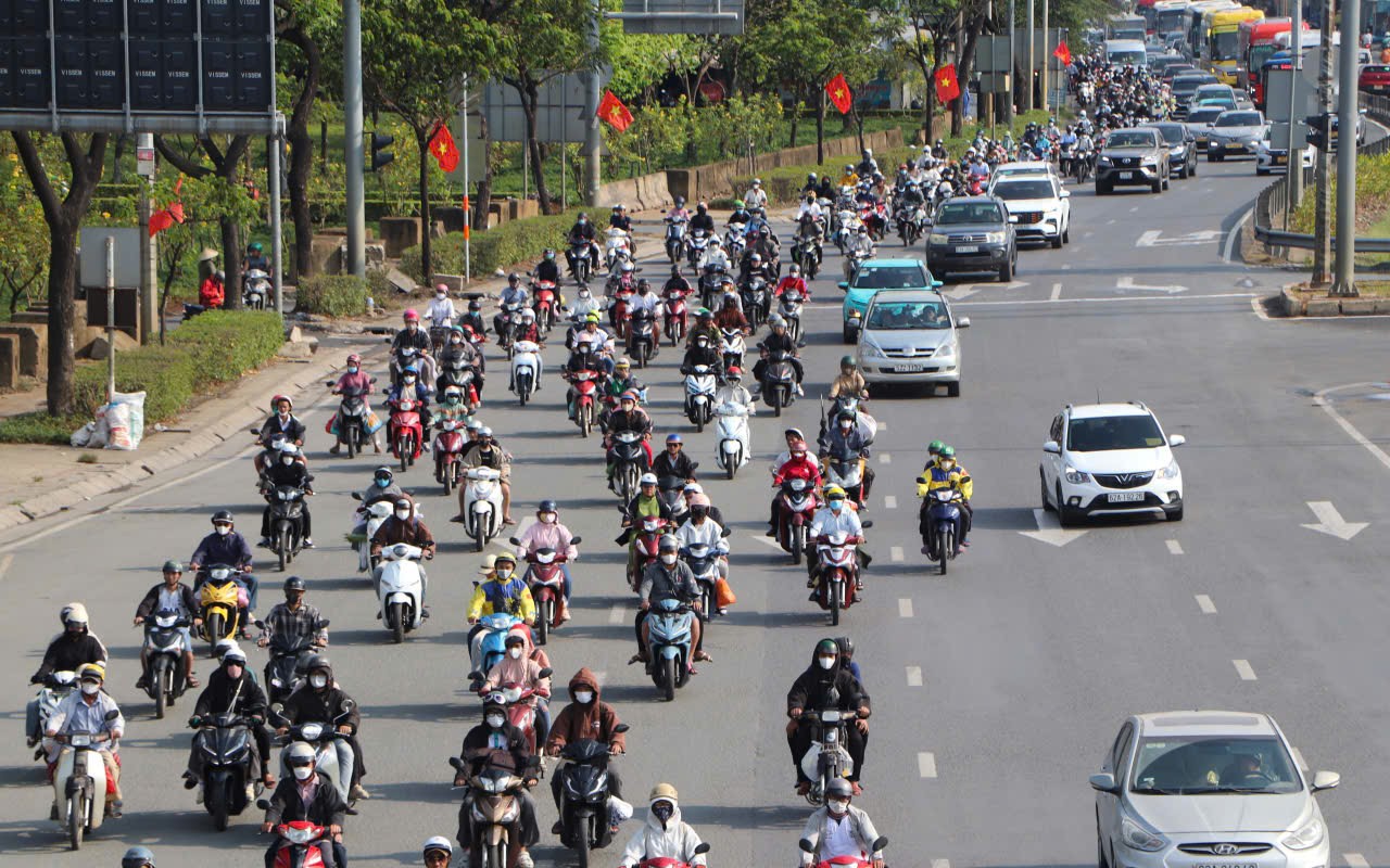 Cửa ngõ phía Tây TPHCM ùn tắc cục bộ sau lễ 30-4 và 1-5