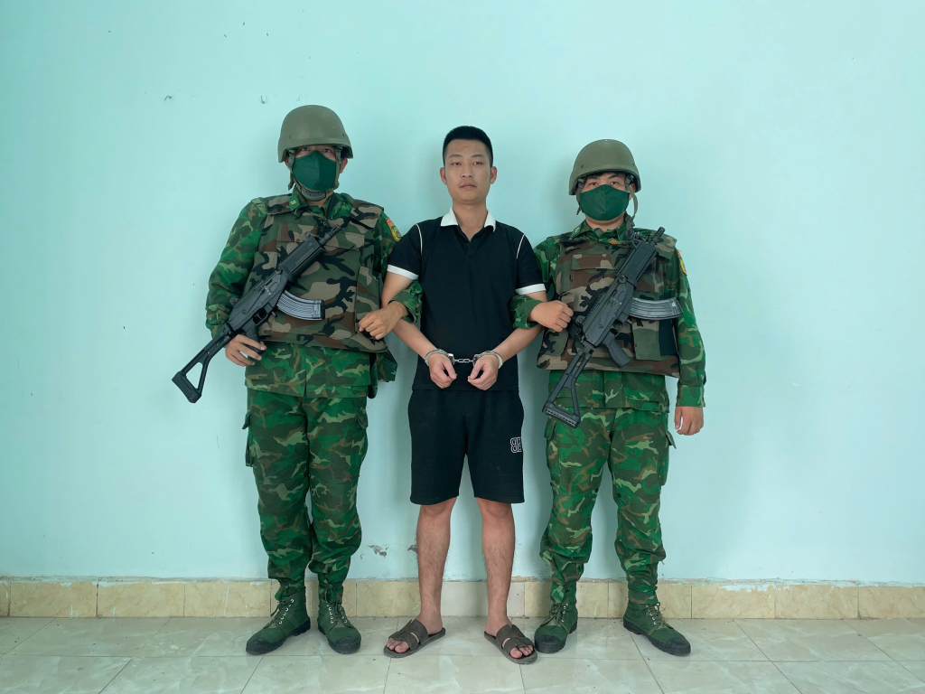 Bắt giữ đối tượng truy nã đặc biệt nguy hiểm tại Cửa khẩu Mộc Bài - Ảnh 3.