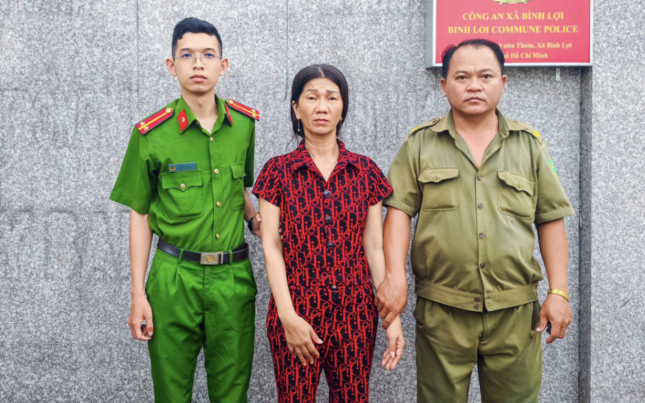 Công an TPHCM bắt khẩn cấp kẻ giật cọc vé số của người nghèo