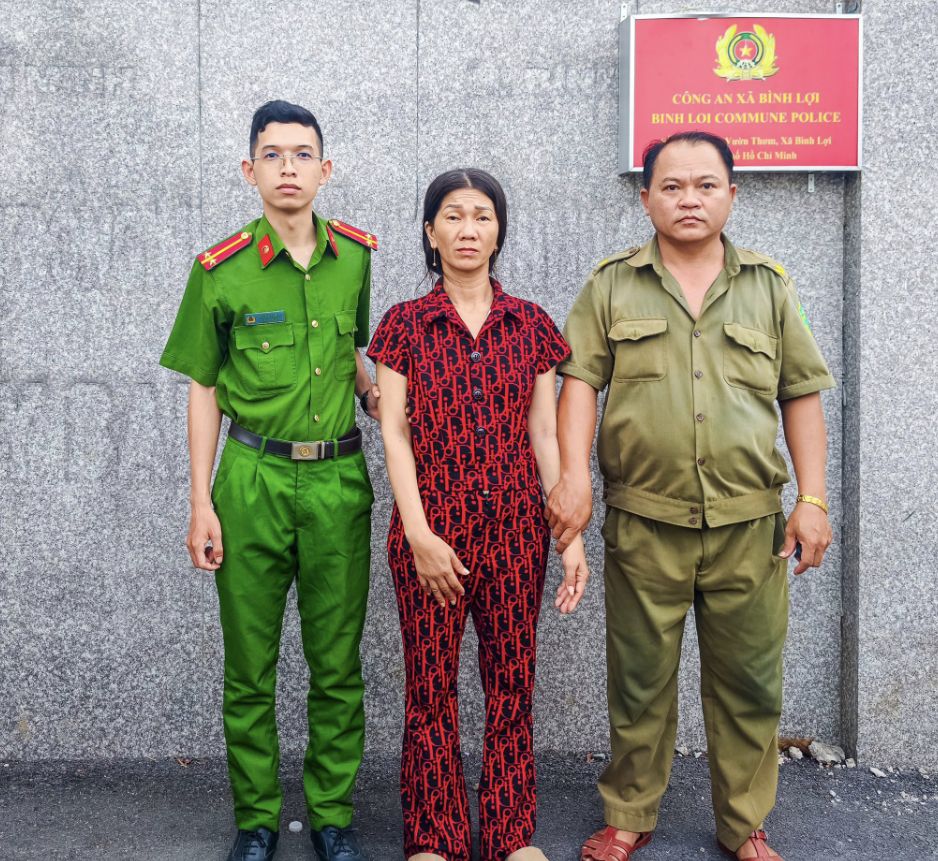 C&ocirc;ng an TPHCM bắt khẩn cấp kẻ giật cọc v&eacute; số của người ngh&egrave;o - Ảnh 1.