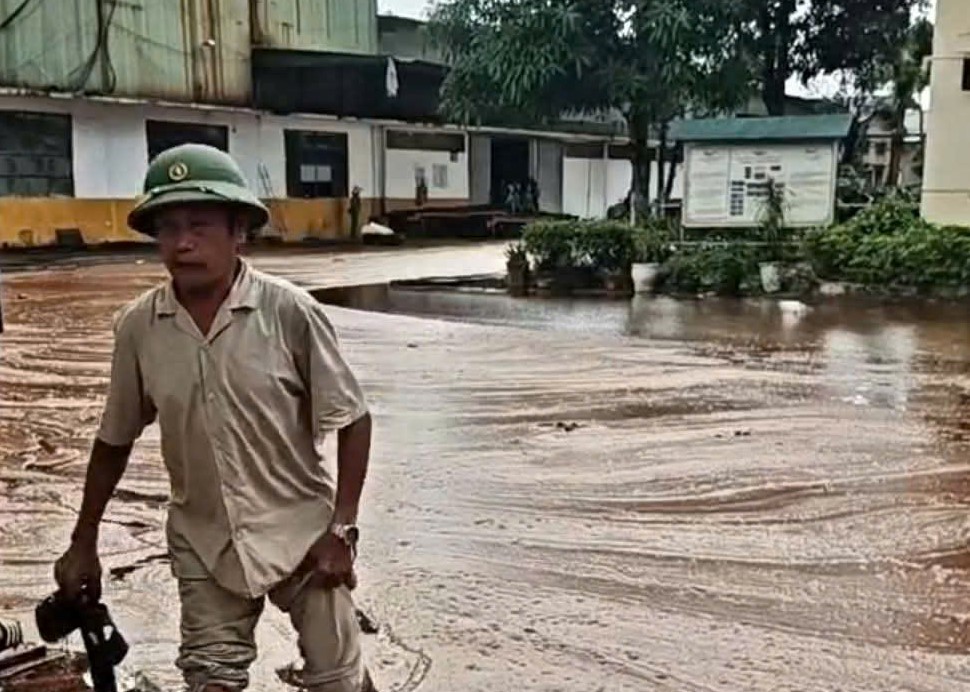 Thông tin mới vụ sét đánh trúng nhà máy đường, gần 2.000 tấn mật mía tràn ra ngoài - Ảnh 2.