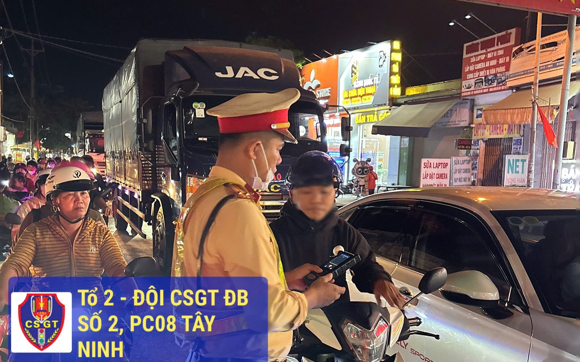 Hơn 4.000 xe bị kiểm tra, gần 150 trường hợp vi phạm nồng độ cồn