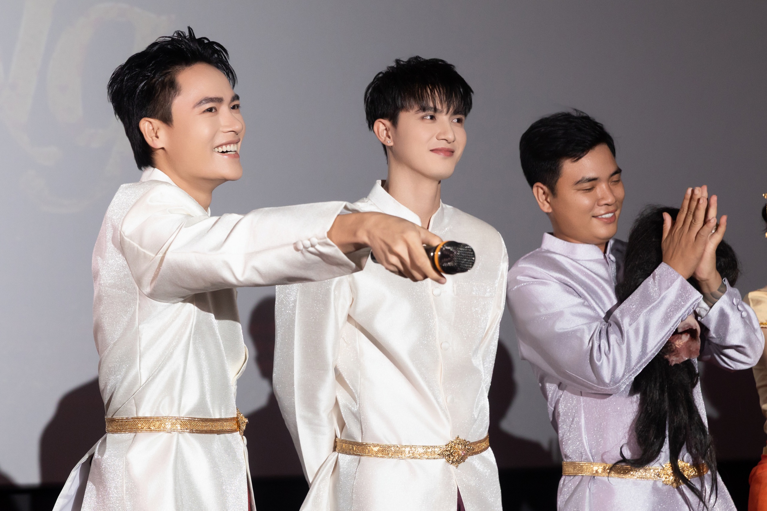 Phim có "sao nhí" Nina giữ vững vị thế "ngựa ô" phòng vé mùa lễ 30-4 - Ảnh 5.