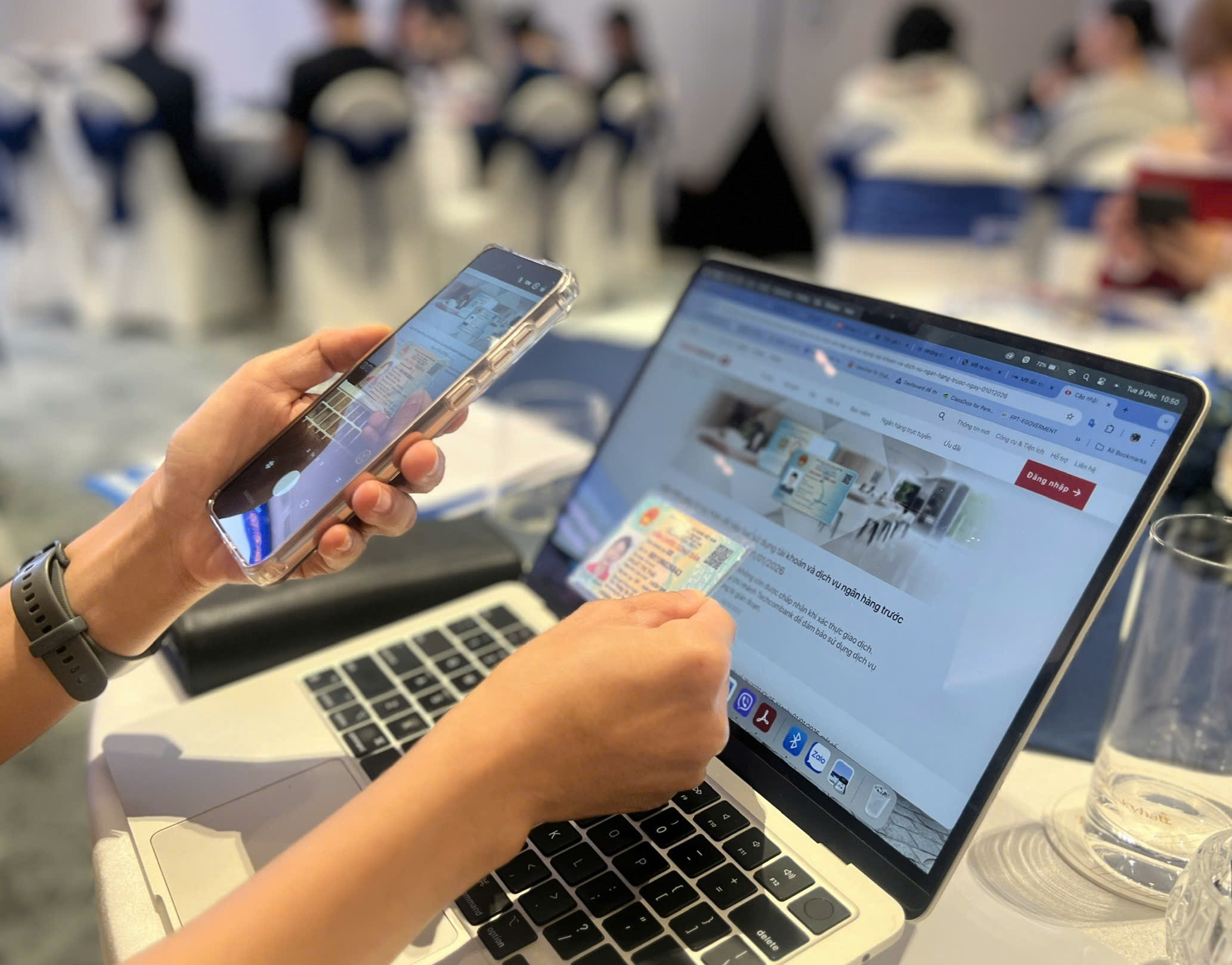 Loạt ng&acirc;n h&agrave;ng dừng chuyển tiền nhanh tr&ecirc;n 500 triệu đồng, kh&aacute;ch muốn chuyển 2 tỉ đồng cần lưu &yacute; g&igrave;? - Ảnh 1.