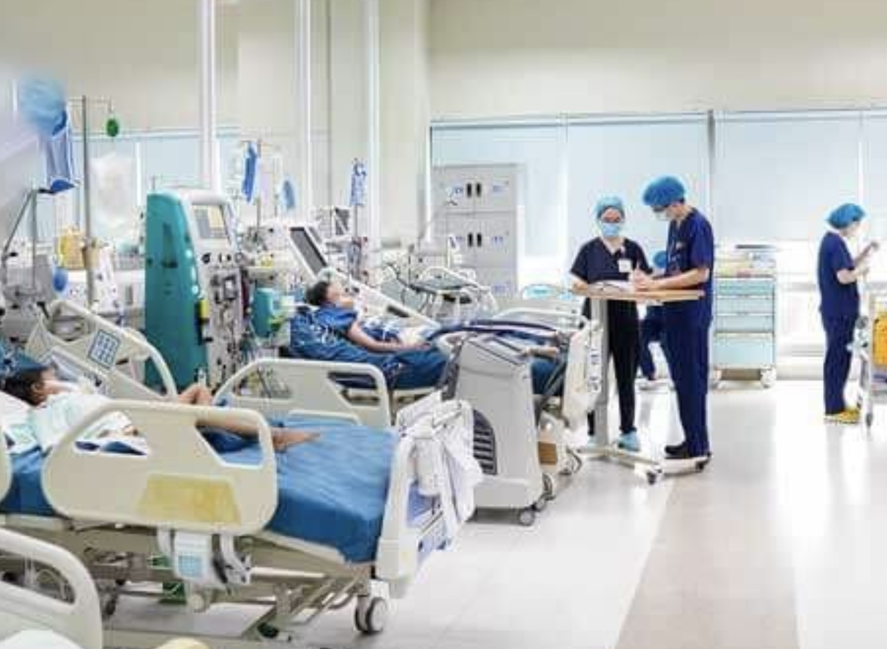 Trẻ 3 tuổi đuối nước ở bể bơi khi đi du lịch - Ảnh 1.