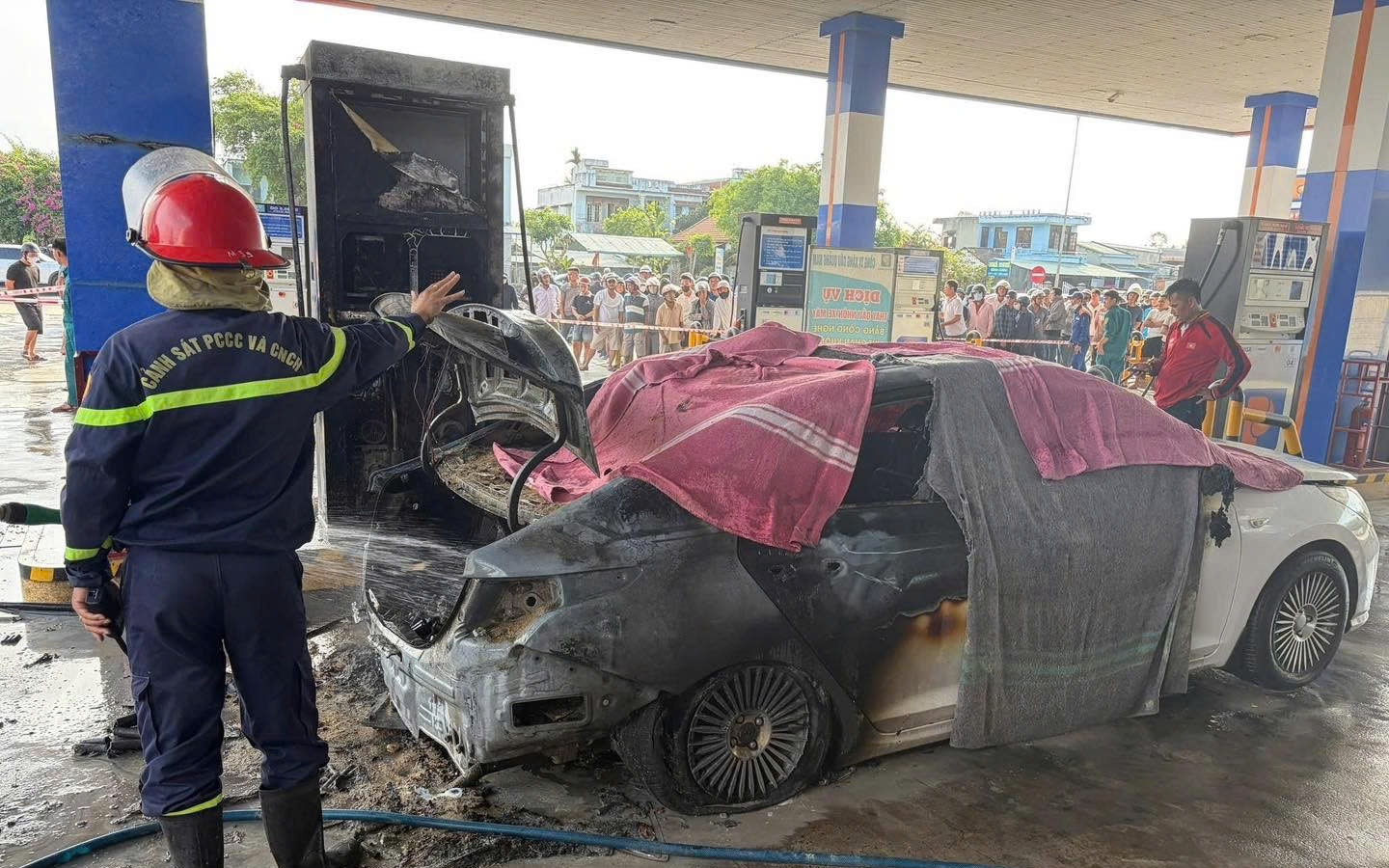 Vụ ô tô bốc cháy tại cây xăng ở Đà Nẵng: Nếu giải cứu kịp, 2 thiếu niên đã có thể thoát nạn