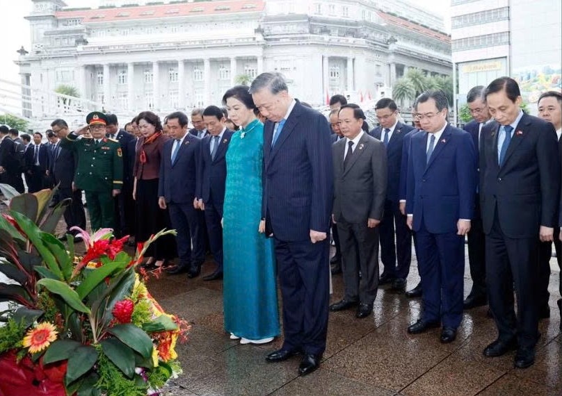 Tổng B&iacute; thư, Chủ tịch nước T&ocirc; L&acirc;m d&acirc;ng hoa tưởng niệm Chủ tịch Hồ Ch&iacute; Minh tại Singapore - Ảnh 1.