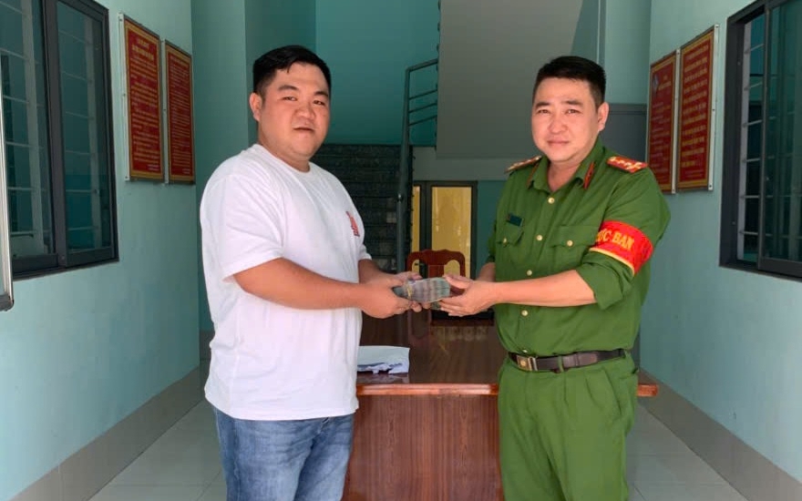 Tài khoản "nhảy" thêm 206 triệu đồng, người đàn ông vội vàng tìm đến công an 