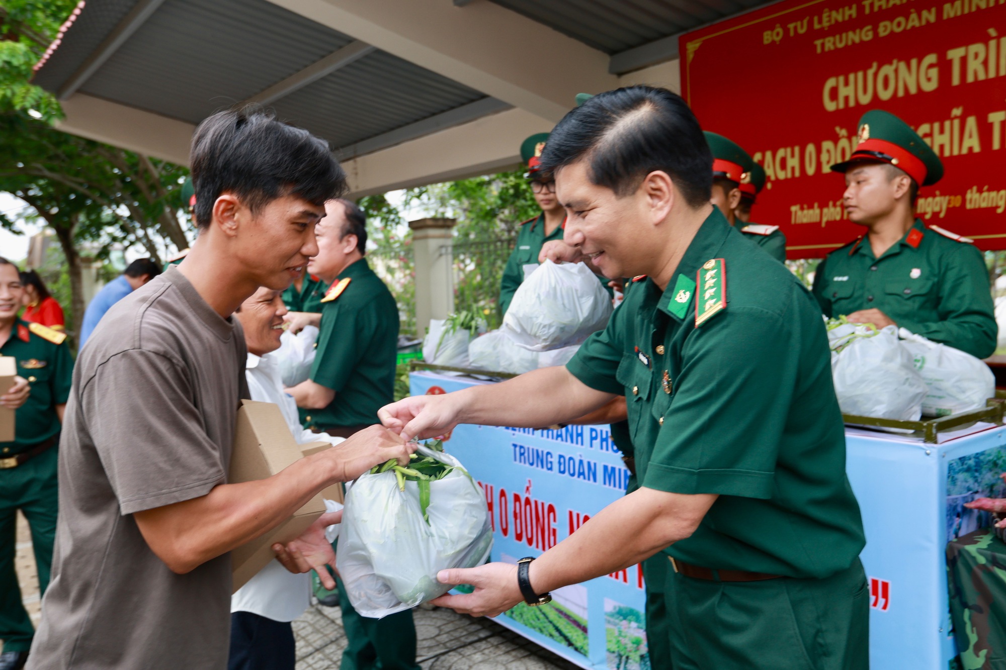 Lan tỏa &yacute; thức bảo vệ chủ quyền biển đảo từ chương tr&igrave;nh "Ăn s&aacute;ng c&ugrave;ng ngư d&acirc;n" - Ảnh 16.