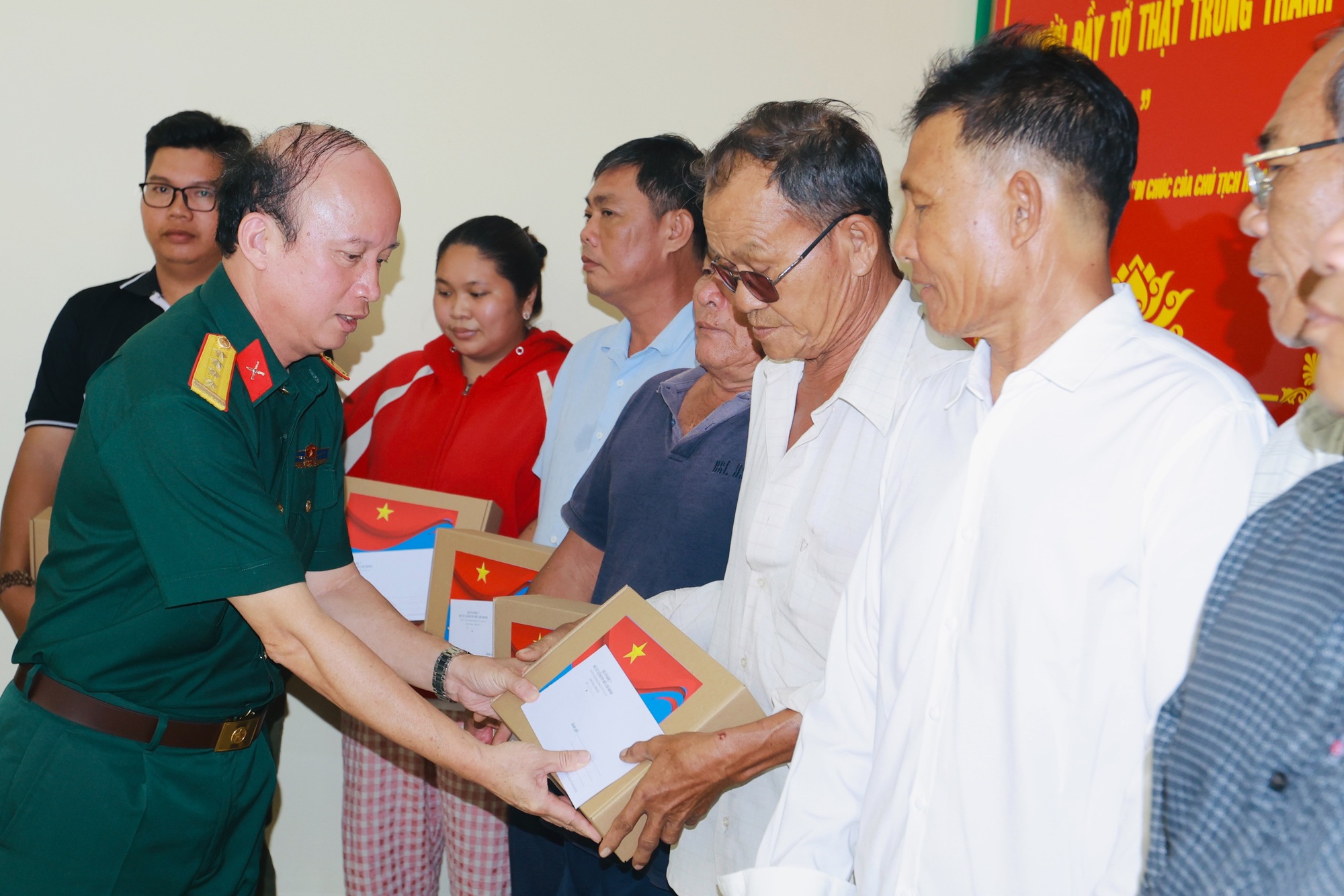 Lan tỏa &yacute; thức bảo vệ chủ quyền biển đảo từ chương tr&igrave;nh "Ăn s&aacute;ng c&ugrave;ng ngư d&acirc;n" - Ảnh 7.