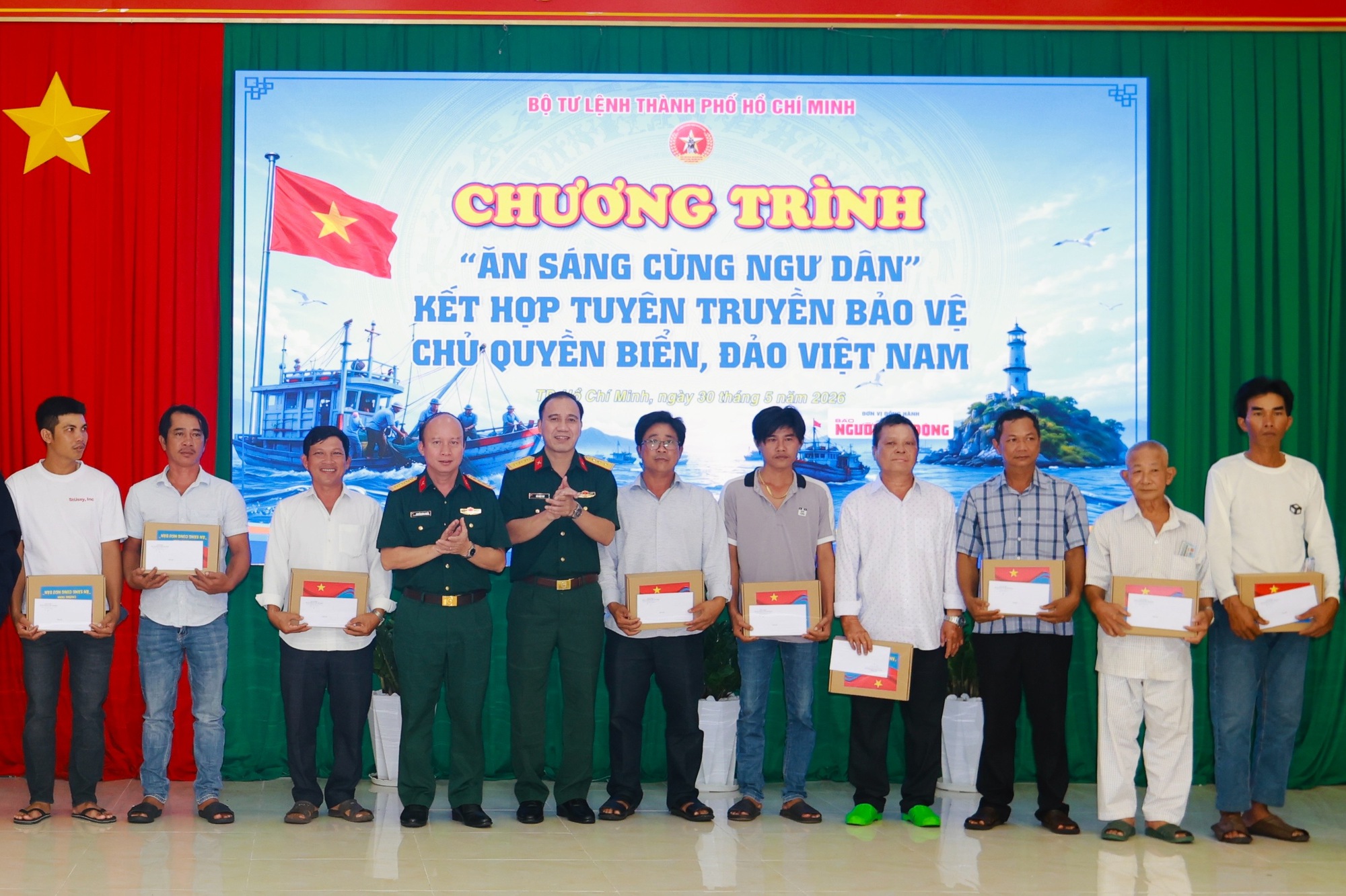 Lan tỏa &yacute; thức bảo vệ chủ quyền biển đảo từ chương tr&igrave;nh "Ăn s&aacute;ng c&ugrave;ng ngư d&acirc;n" - Ảnh 8.