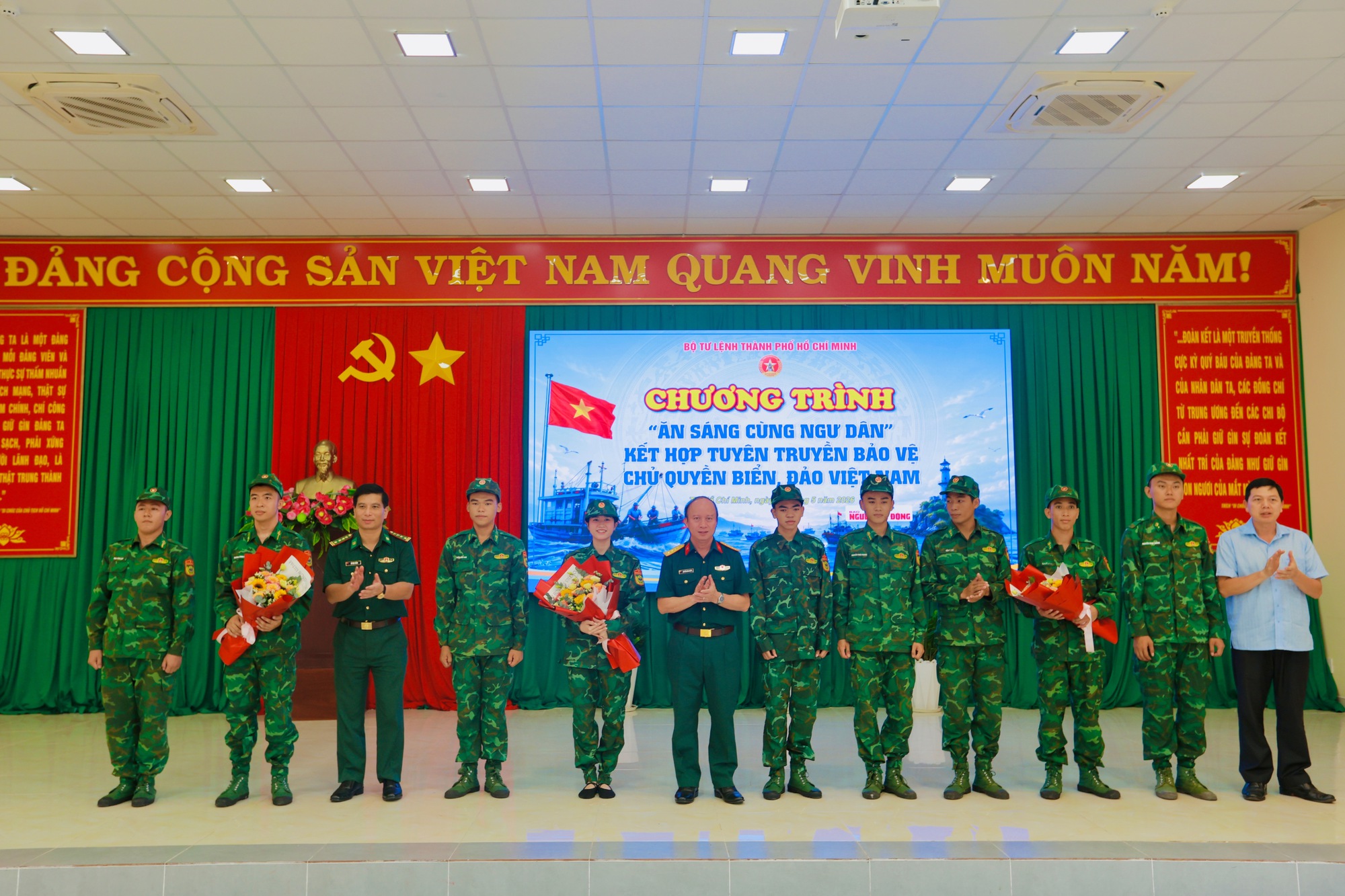 Lan tỏa &yacute; thức bảo vệ chủ quyền biển đảo từ chương tr&igrave;nh "Ăn s&aacute;ng c&ugrave;ng ngư d&acirc;n" - Ảnh 5.