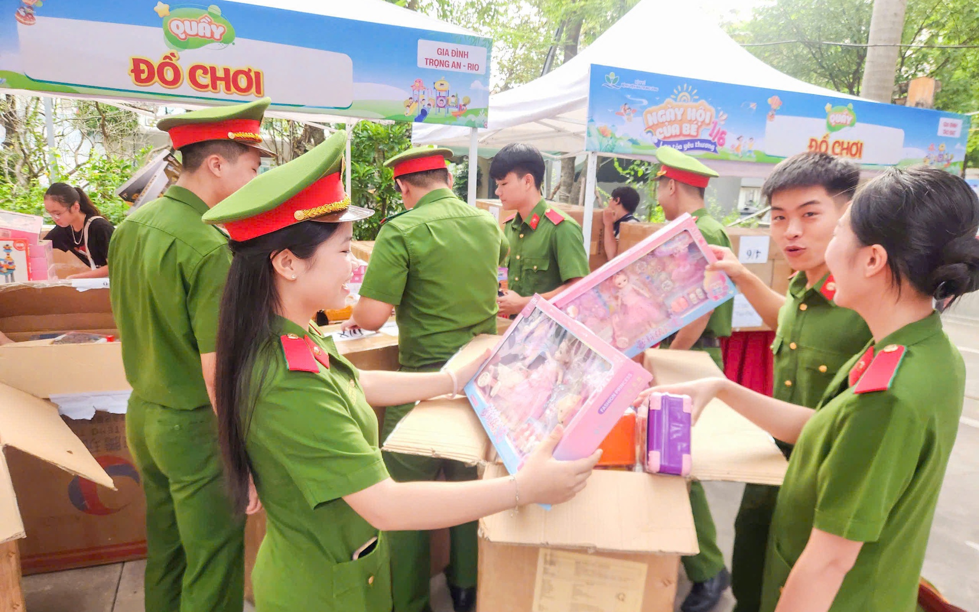 Hơn 18.000 phần quà tặng bệnh nhi dịp 1-6