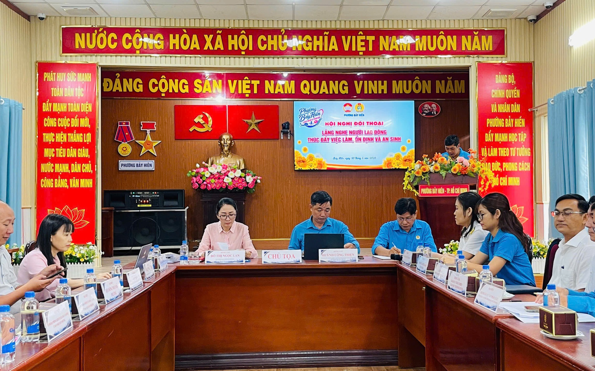 Đối thoại với lãnh đạo địa phương, người lao động mong được kết nối giới thiệu việc làm