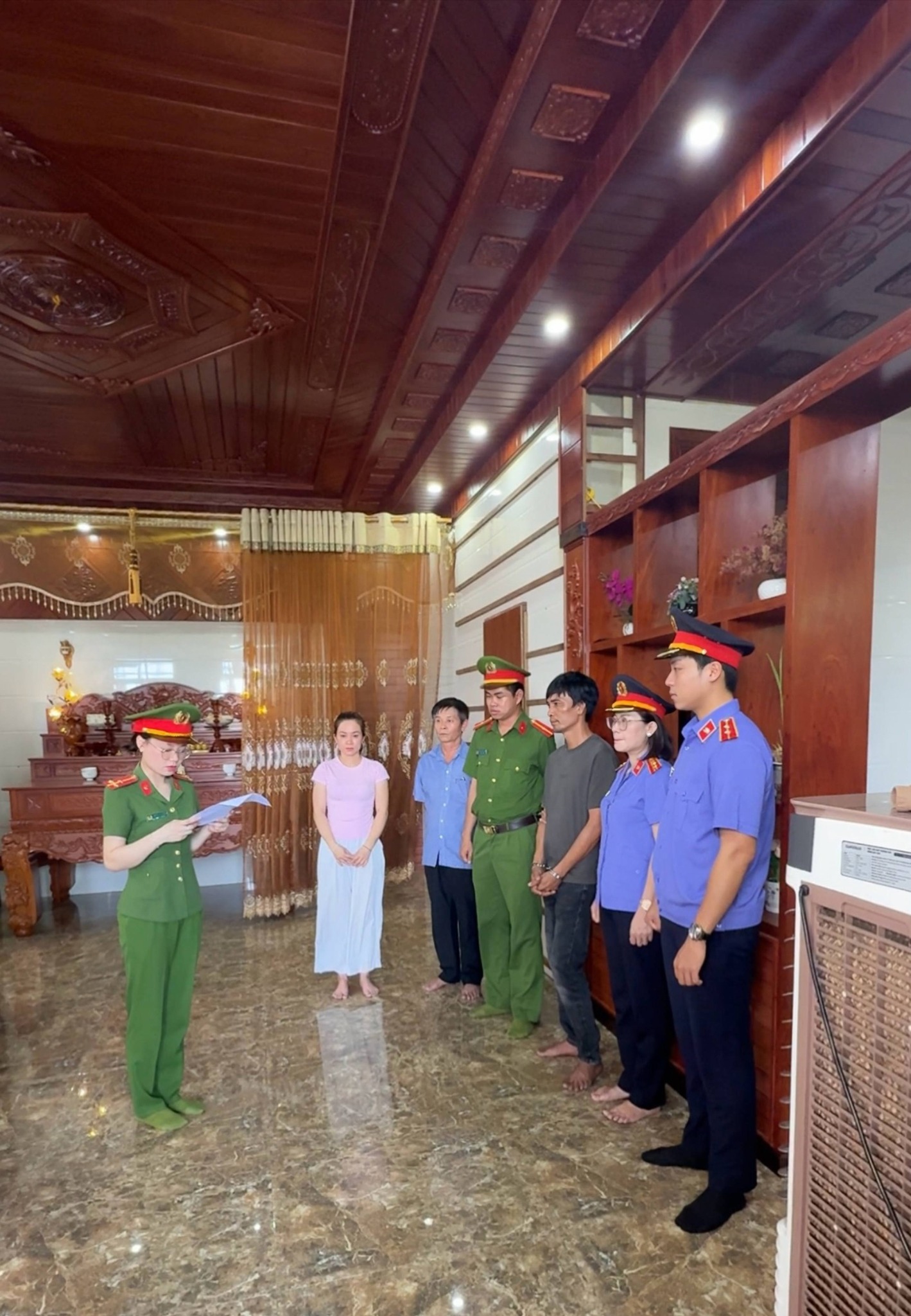 Lừa b&aacute;n đất với sổ hồng giả: Phan Ngọc Linh chiếm đoạt hơn 500 triệu đồng - Ảnh 2.