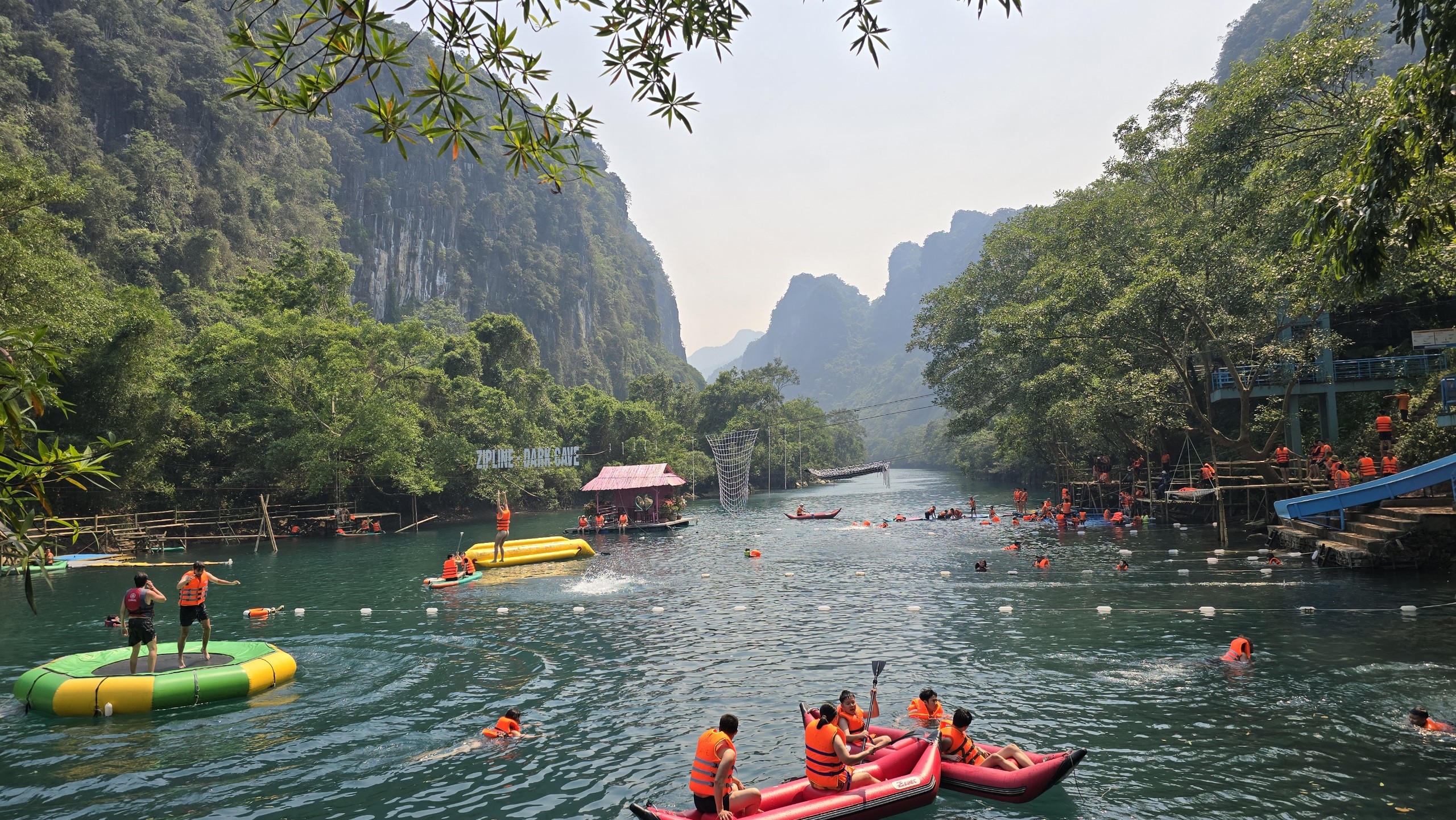 Hàng loạt khu du lịch nổi tiếng Phong Nha - Kẻ Bàng đồng loạt bị cắt điện - Ảnh 1.