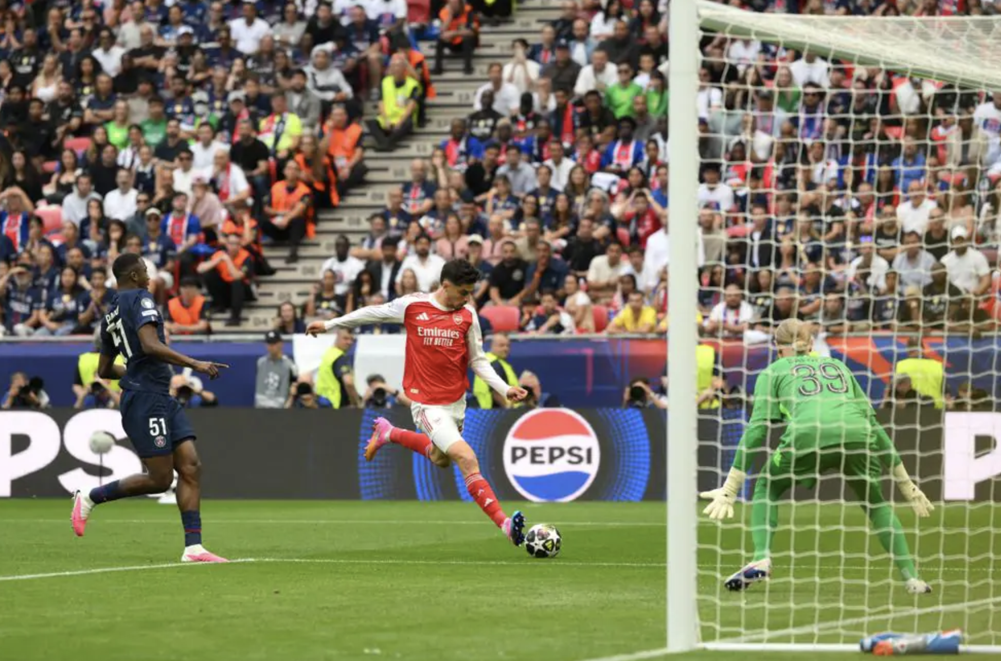 "Ph&aacute;o" Arsenal tịt ng&ograve;i, PSG bảo vệ ng&ocirc;i vương Champions League - Ảnh 1.