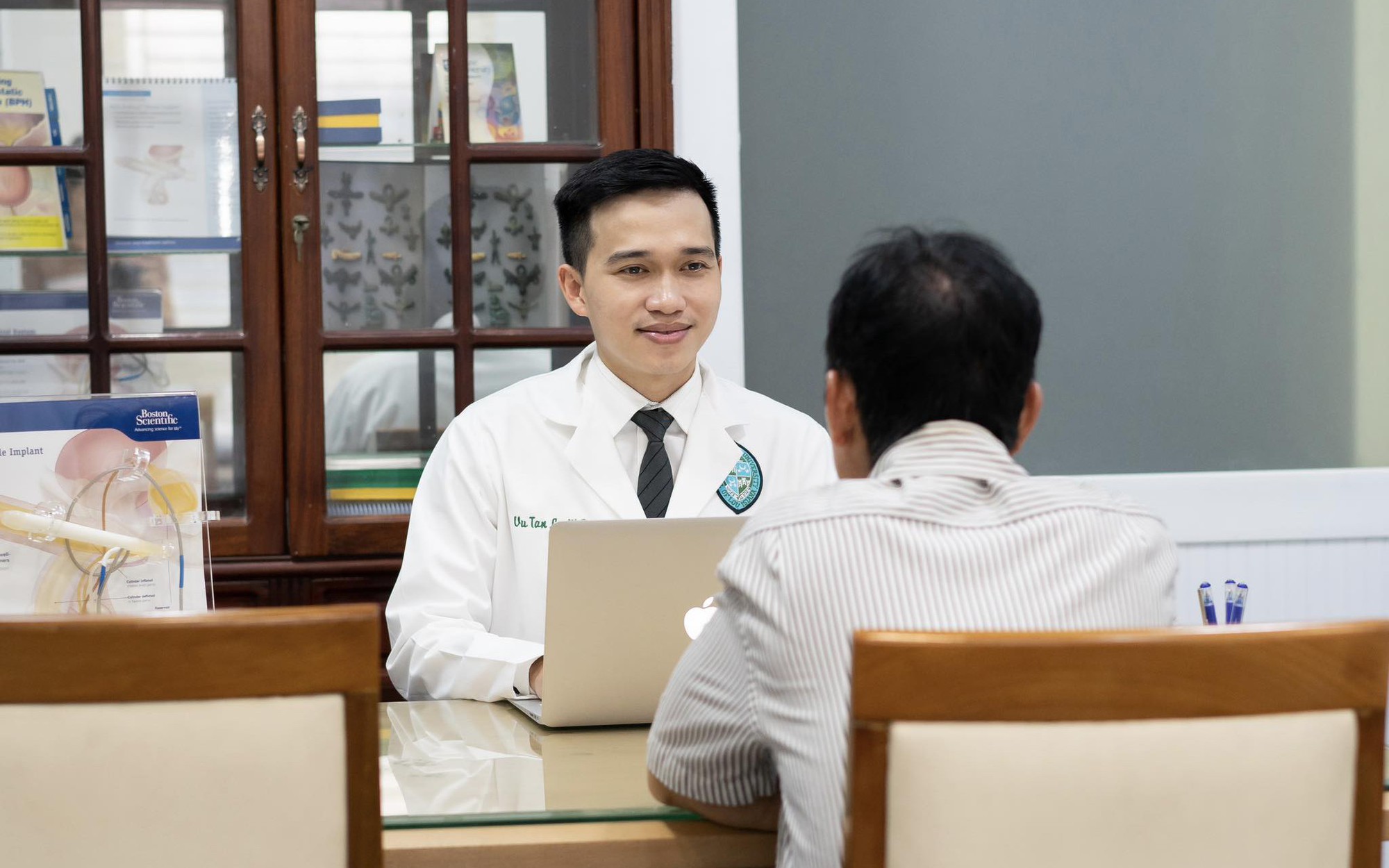 Người đàn ông cầu cứu bác sĩ sau khi tiêm filler tăng cường “bản lĩnh đàn ông”