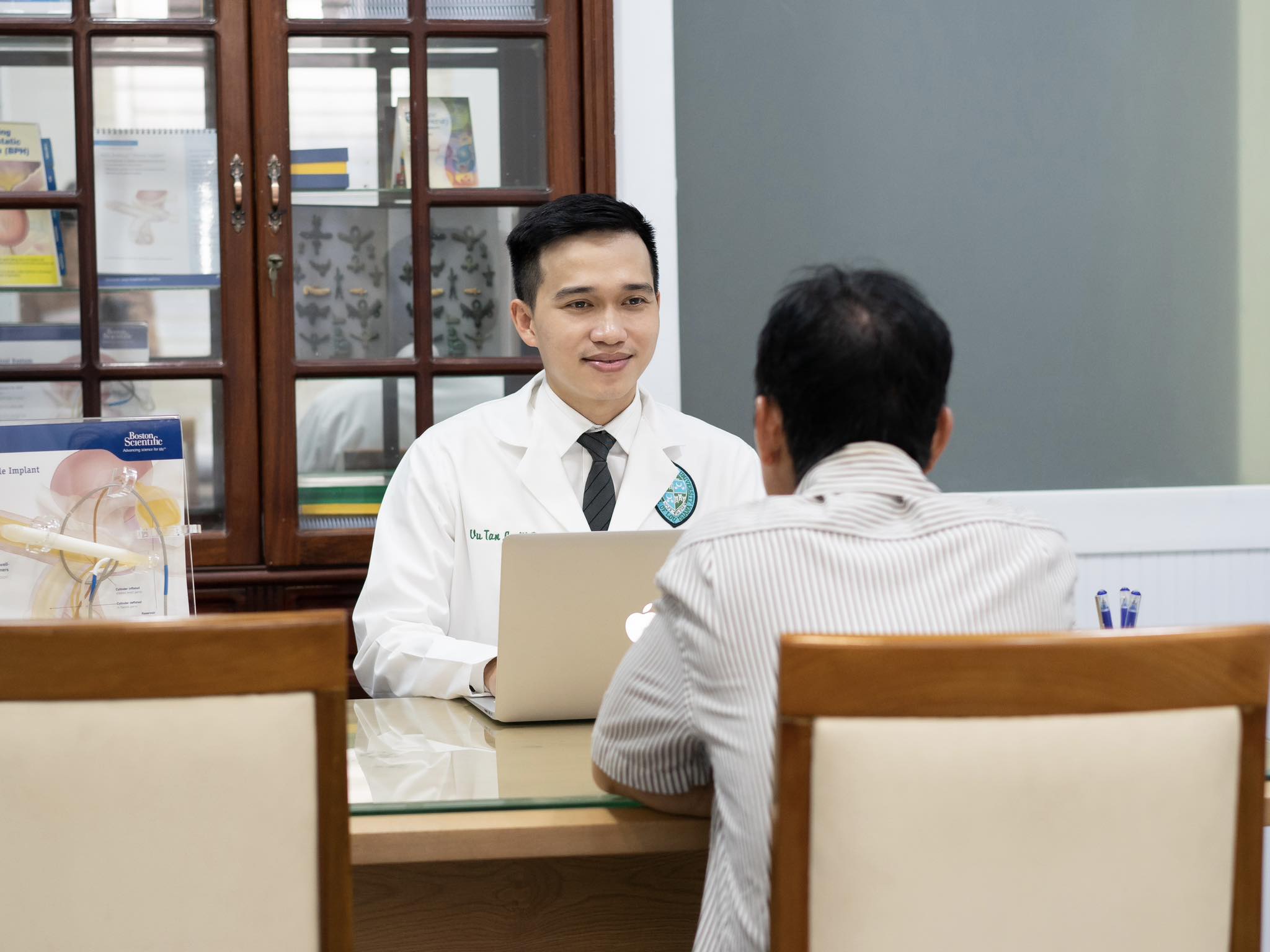 Ti&ecirc;m filler để tăng &ldquo;bản lĩnh đ&agrave;n &ocirc;ng&rdquo; nhưng c&aacute;i kết - Ảnh 1.