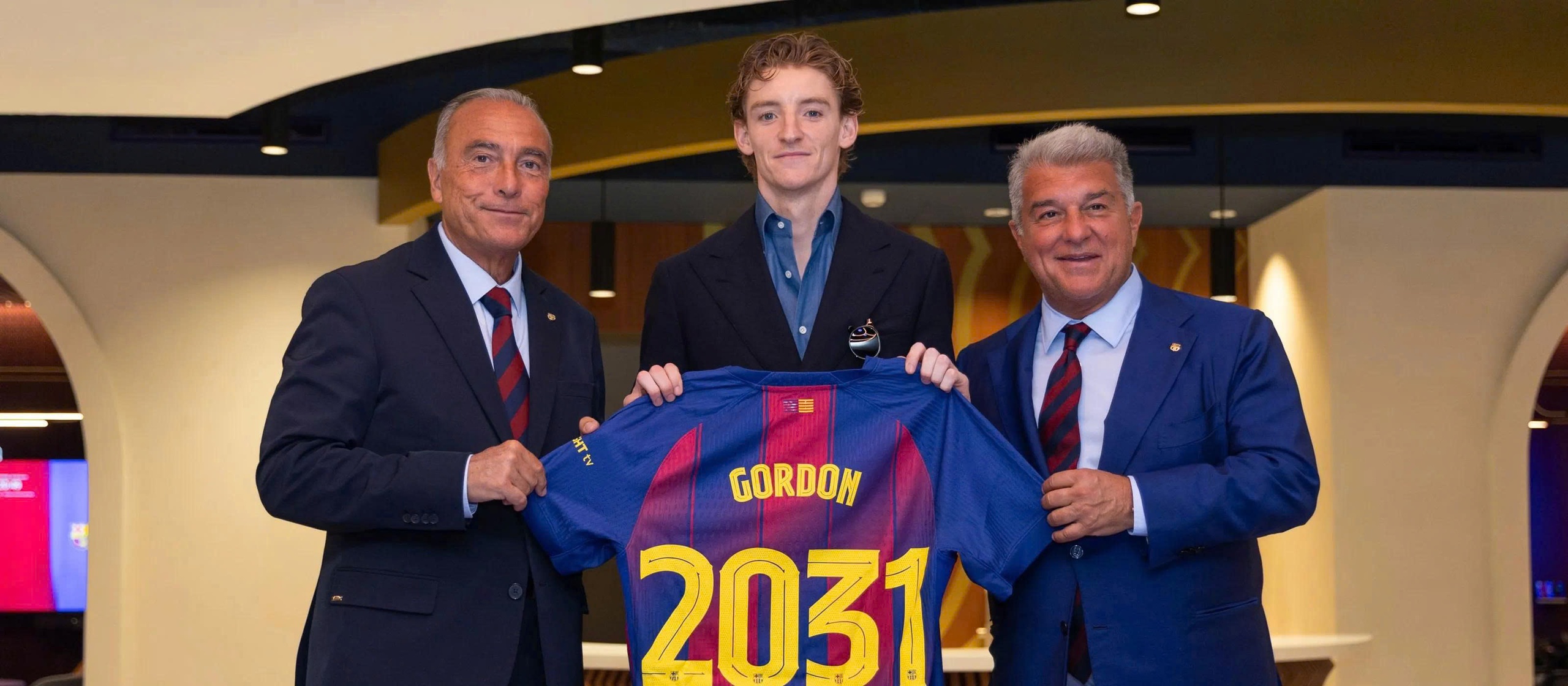 Canh bạc táo bạo Anthony Gordon của Barcelona - Ảnh 1.