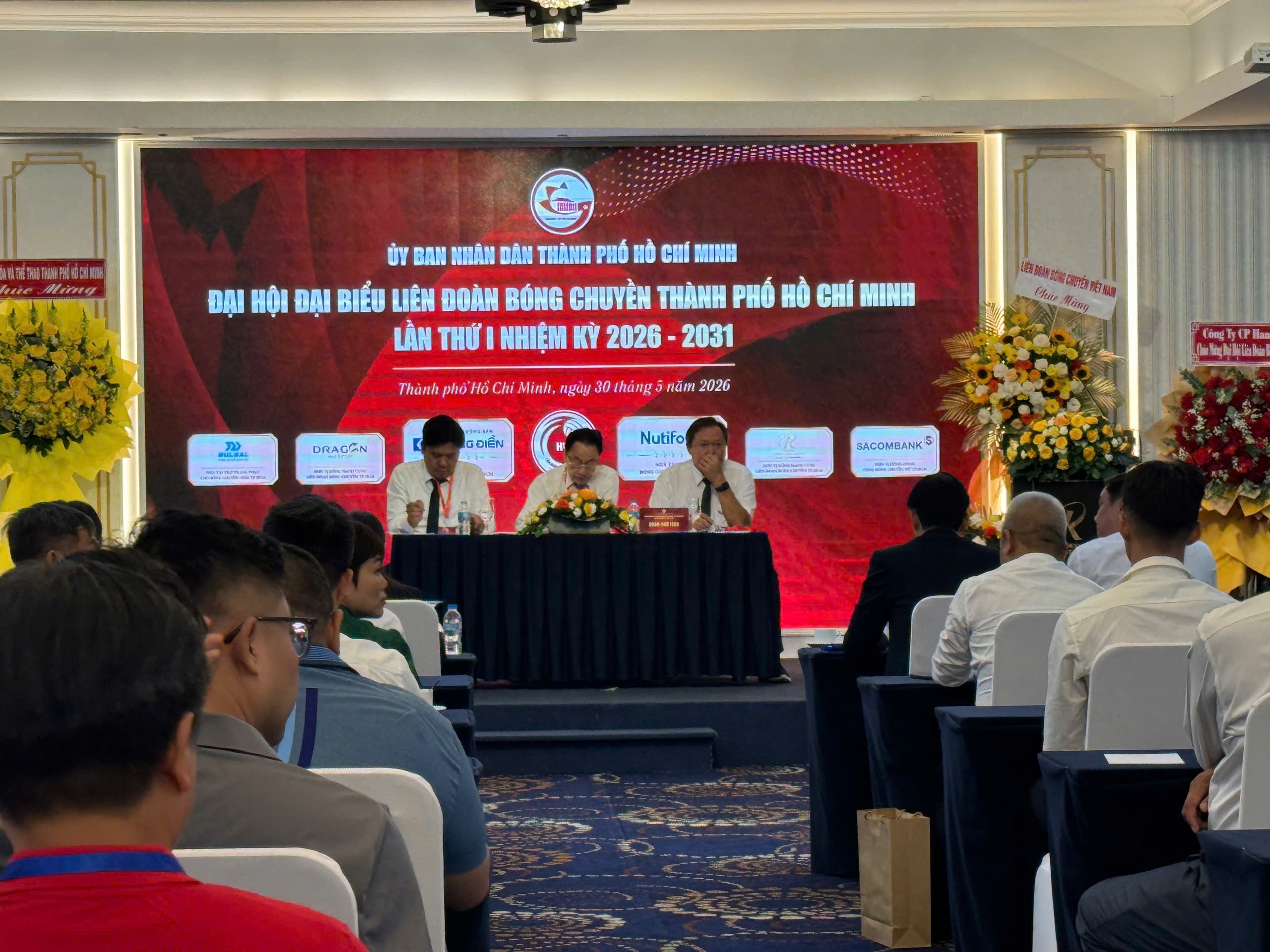 Bóng chuyền TPHCM trăn trở mục tiêu ngày trở lại - Ảnh 1.