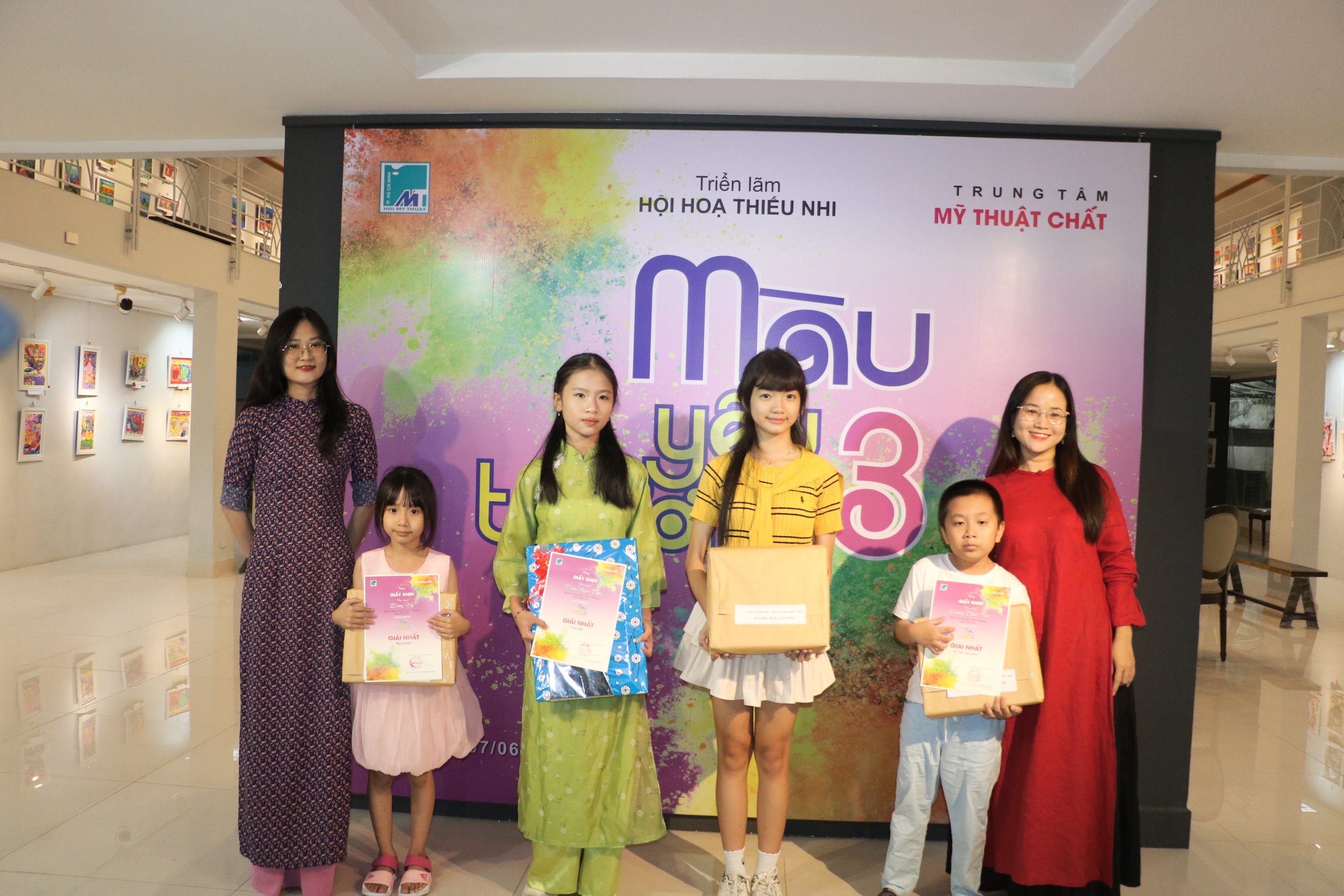 Triển l&atilde;m Mỹ thuật thiếu nhi "M&agrave;u y&ecirc;u thương 03" - Ảnh 25.